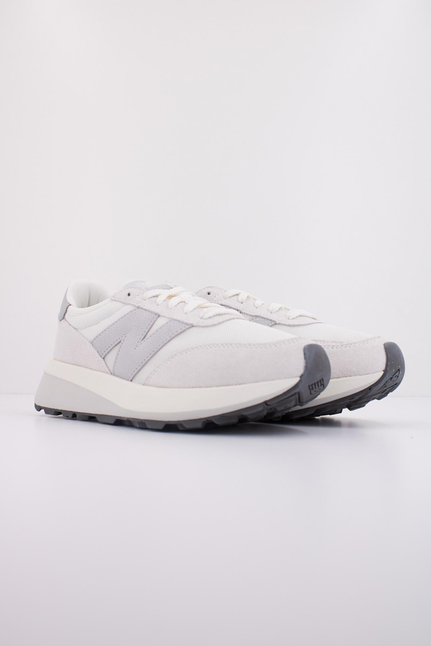 NEW BALANCE U AA en color GRIS (2)