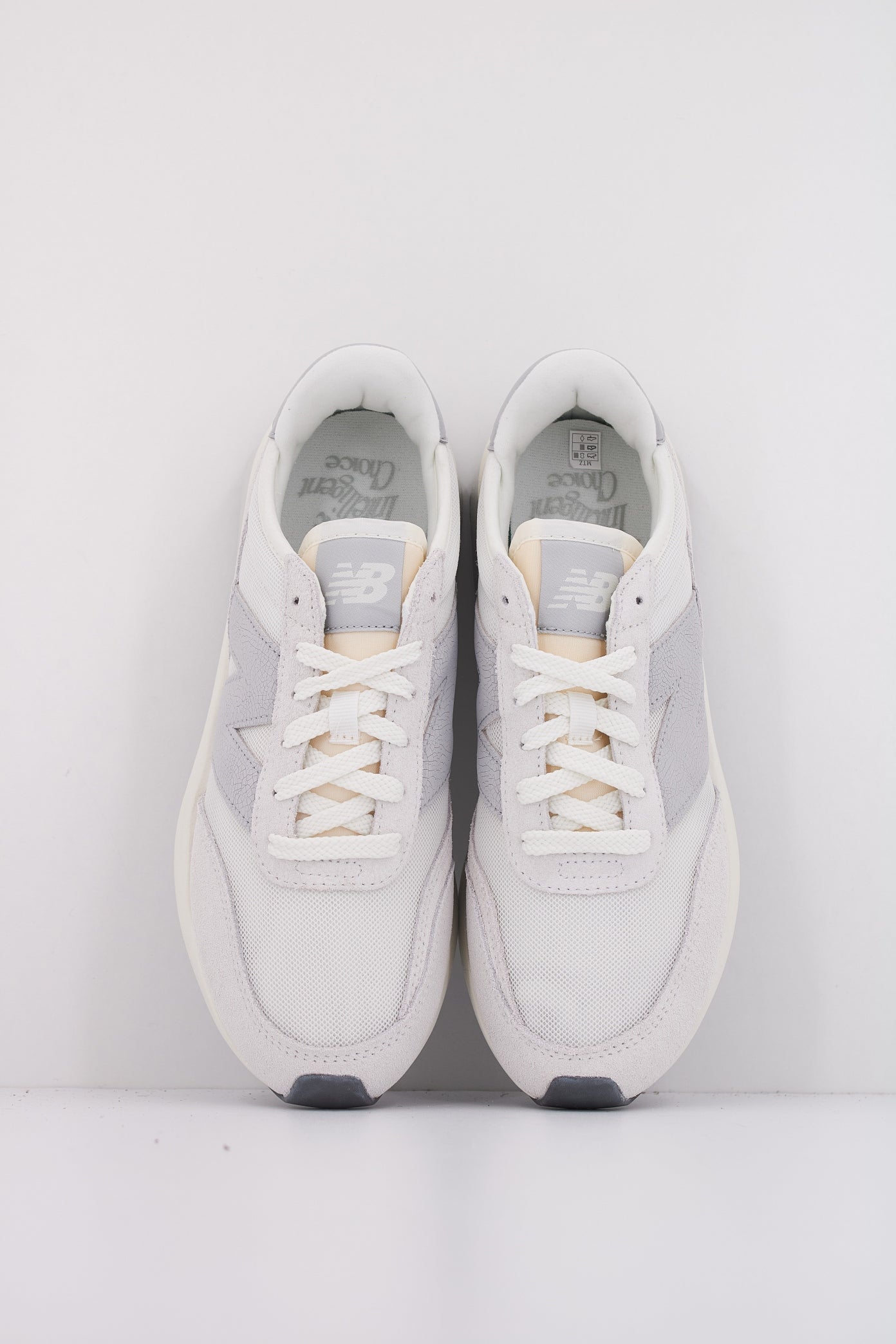 NEW BALANCE U AA en color GRIS (3)