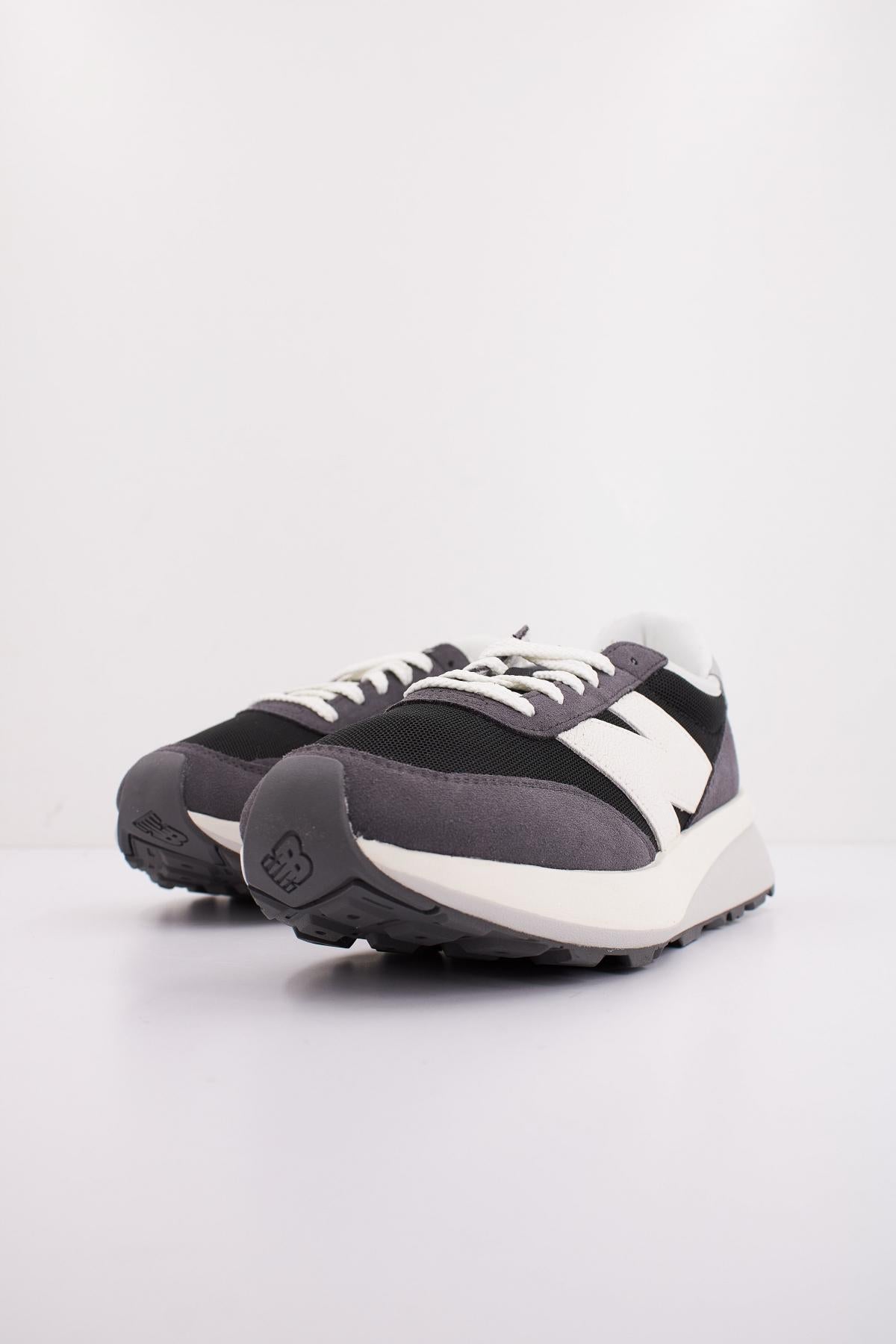 NEW BALANCE U en color GRIS (2)