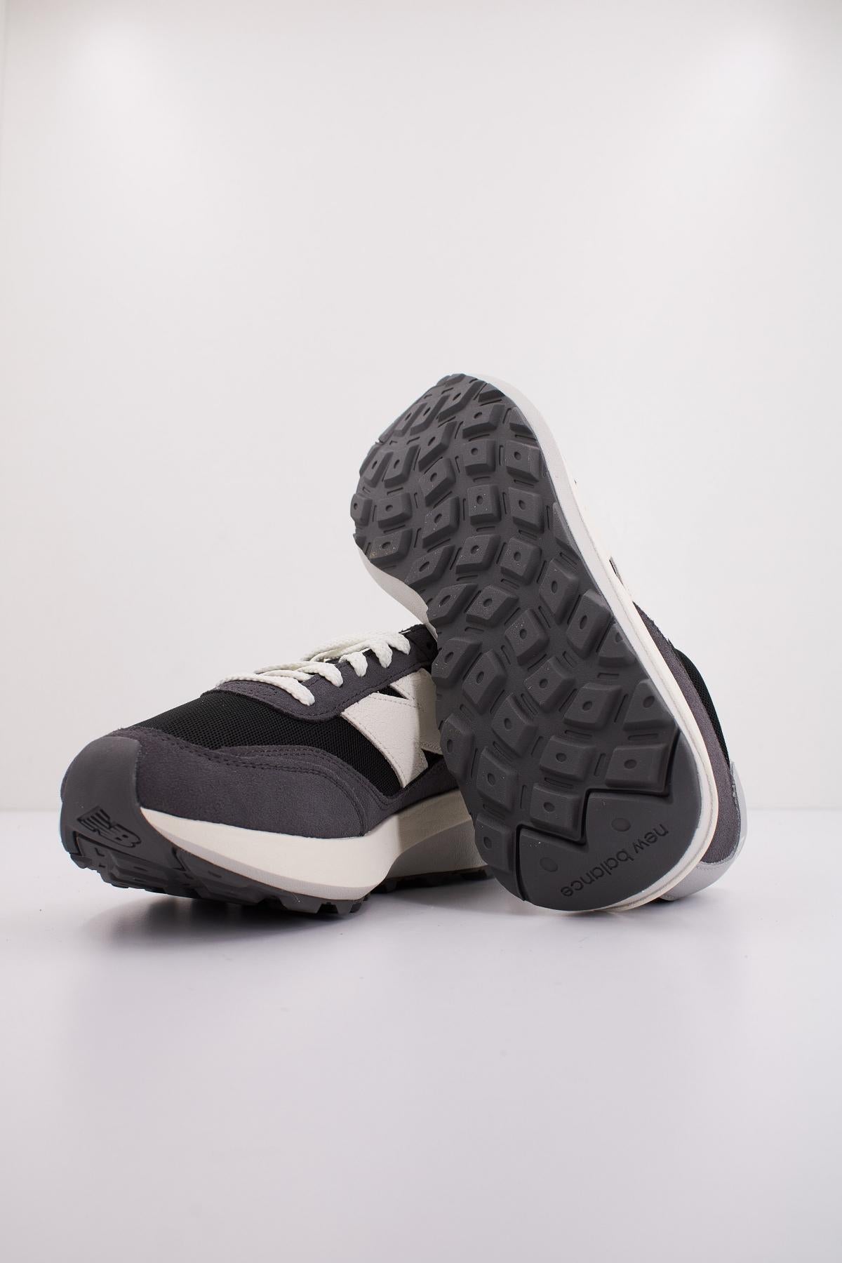 NEW BALANCE U en color GRIS (5)