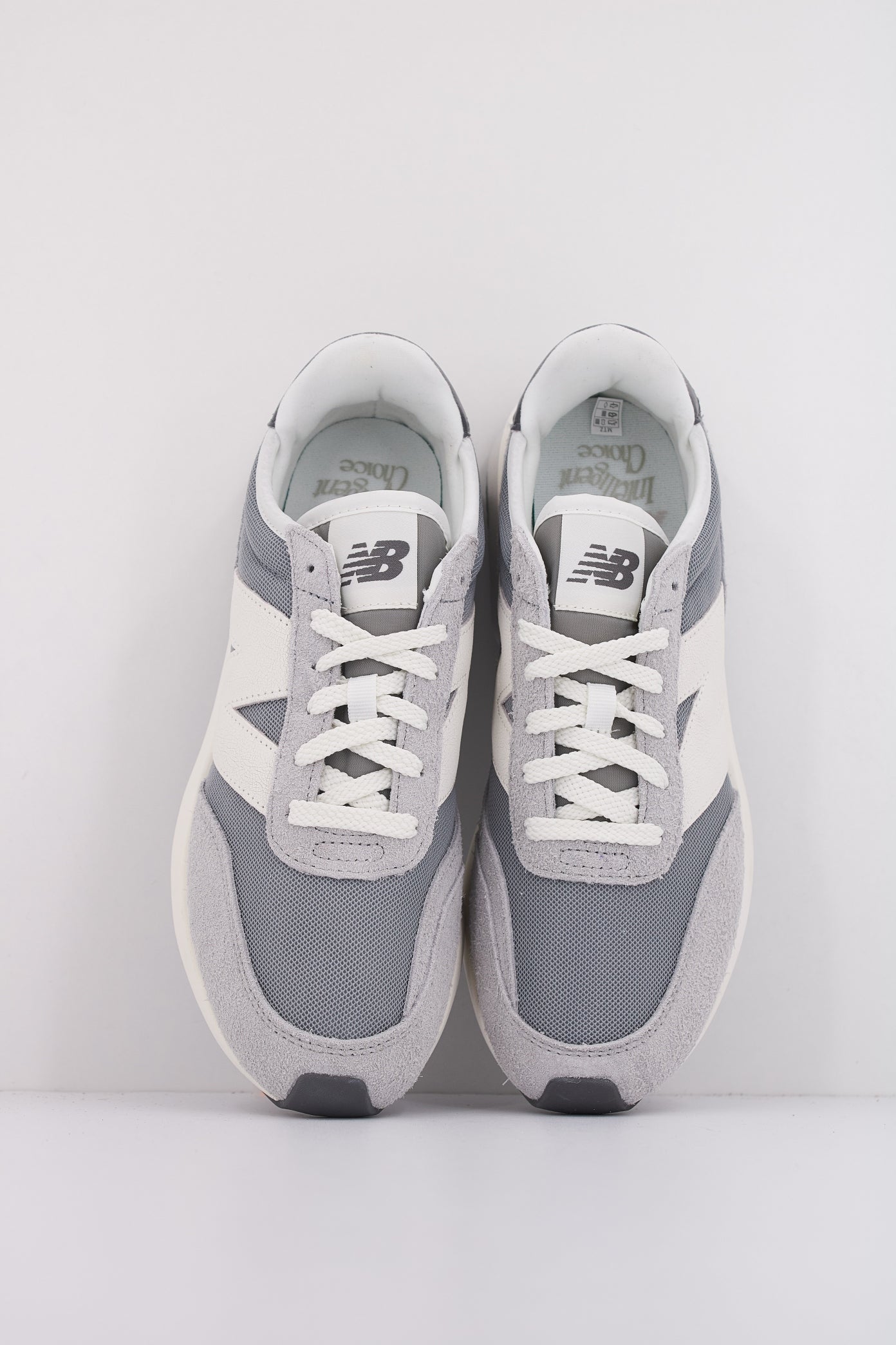 NEW BALANCE U en color GRIS (3)
