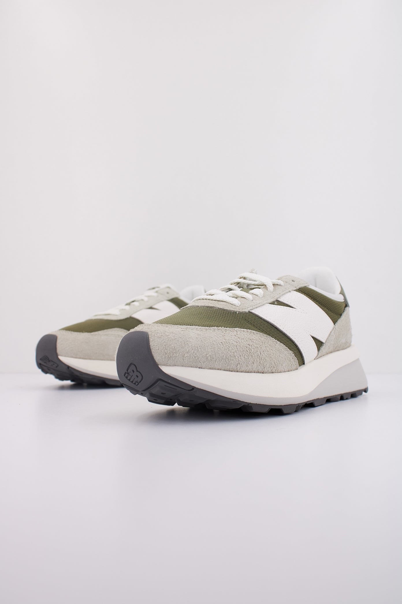 NEW BALANCE U AL en color VERDE (2)