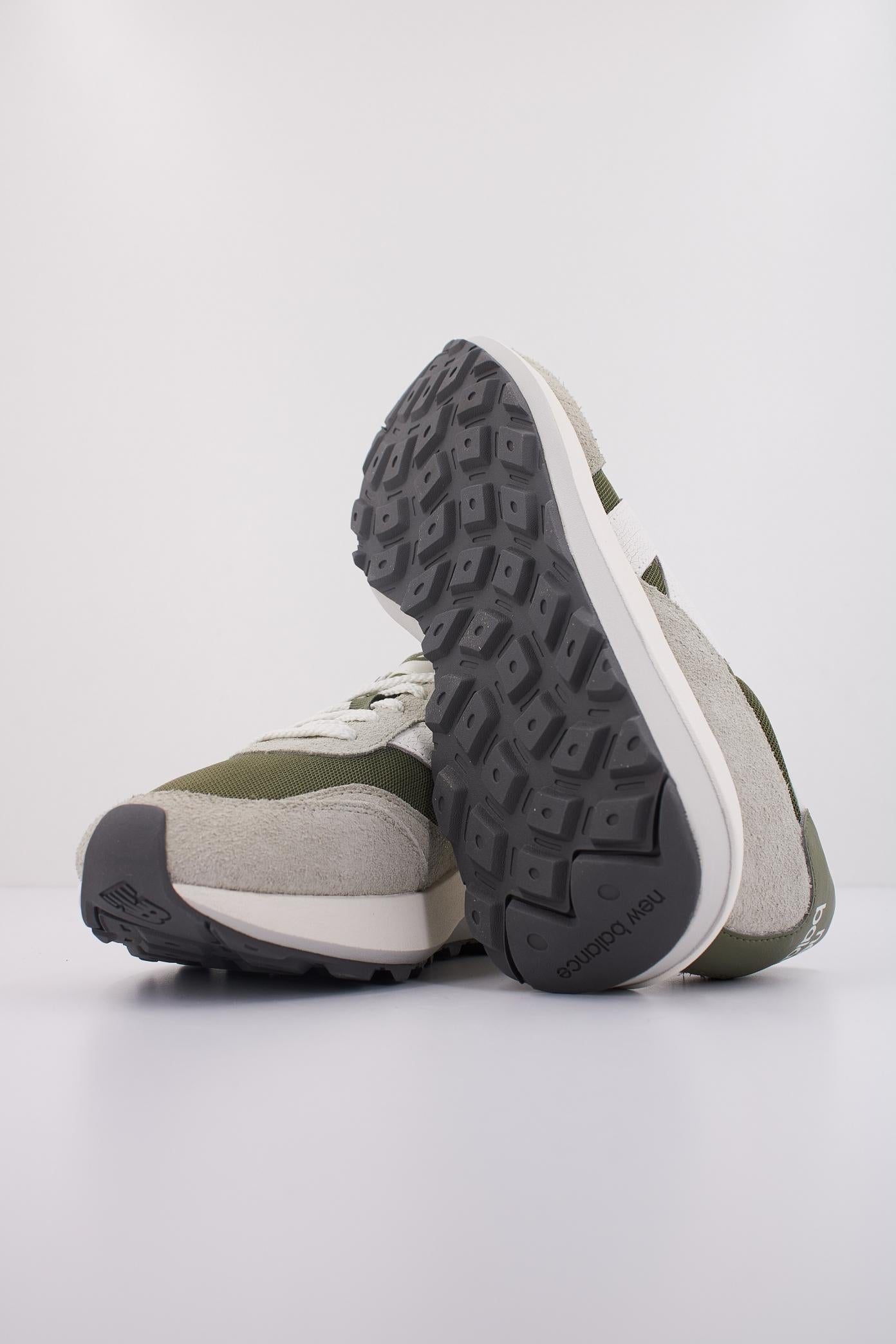 NEW BALANCE U AL en color VERDE (5)