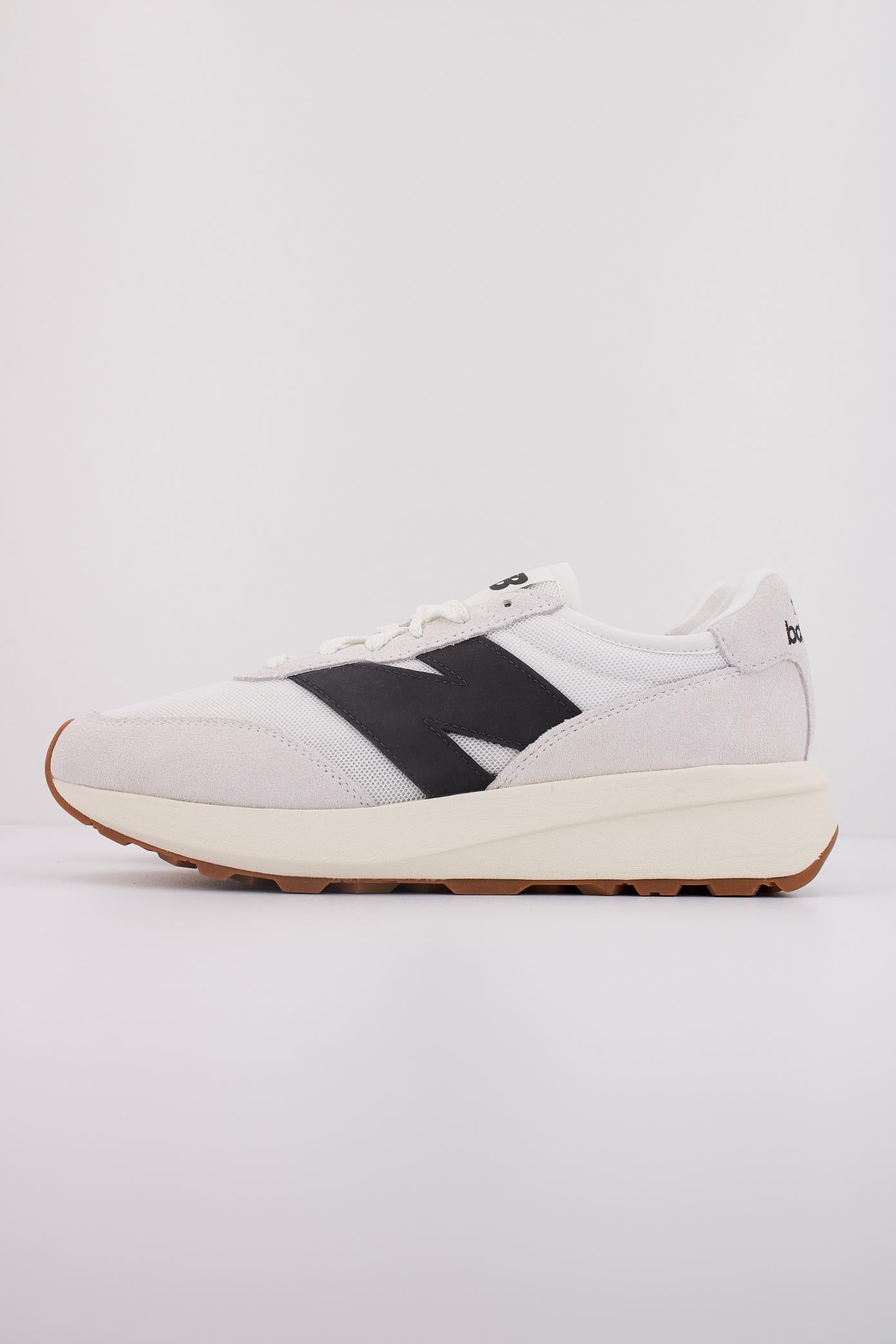 NEW BALANCE U CA en color BLANCO (1)