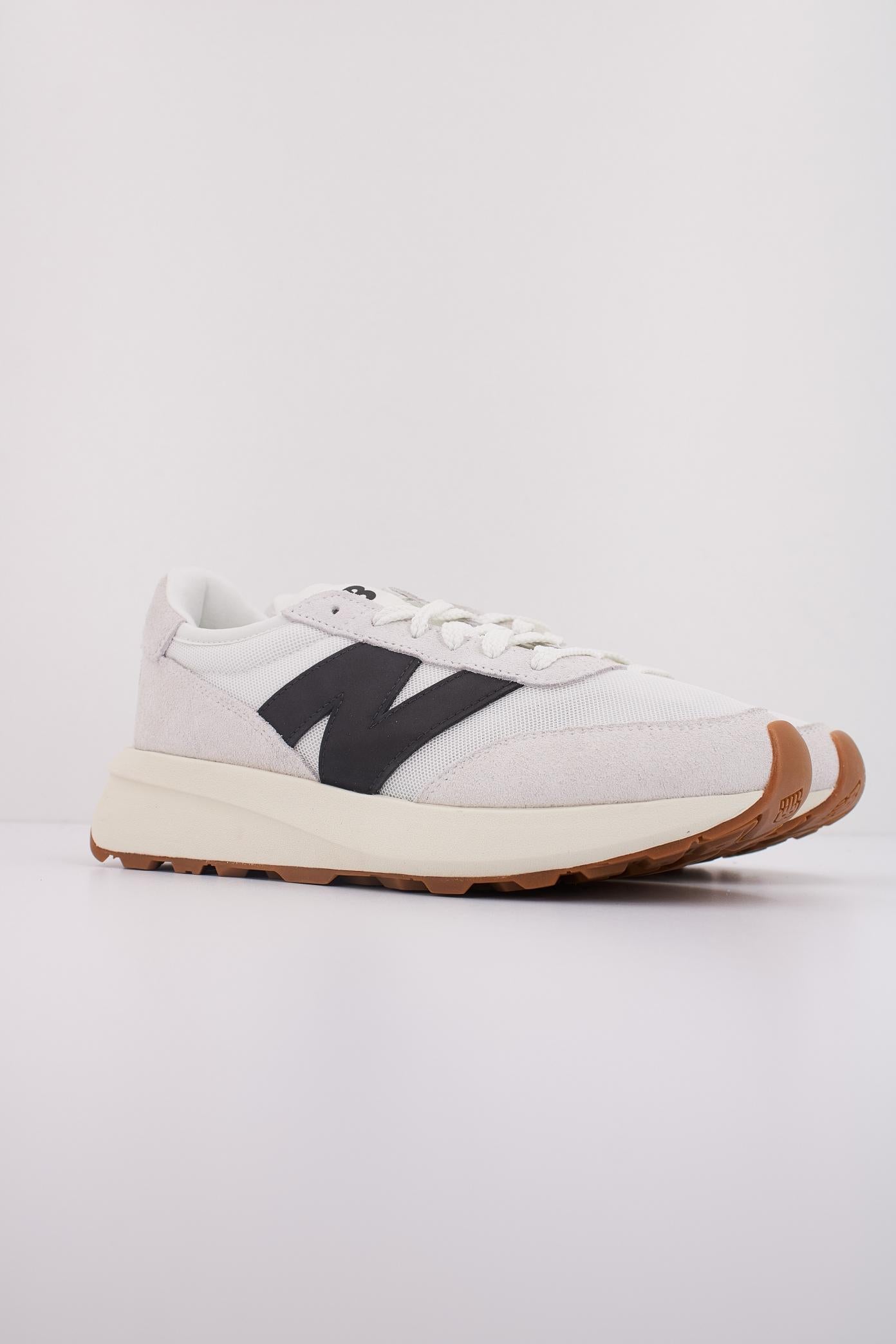 NEW BALANCE U CA en color BLANCO (2)