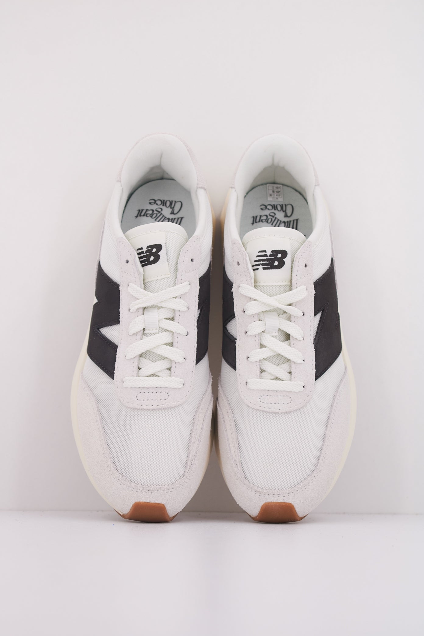 NEW BALANCE U CA en color BLANCO (3)