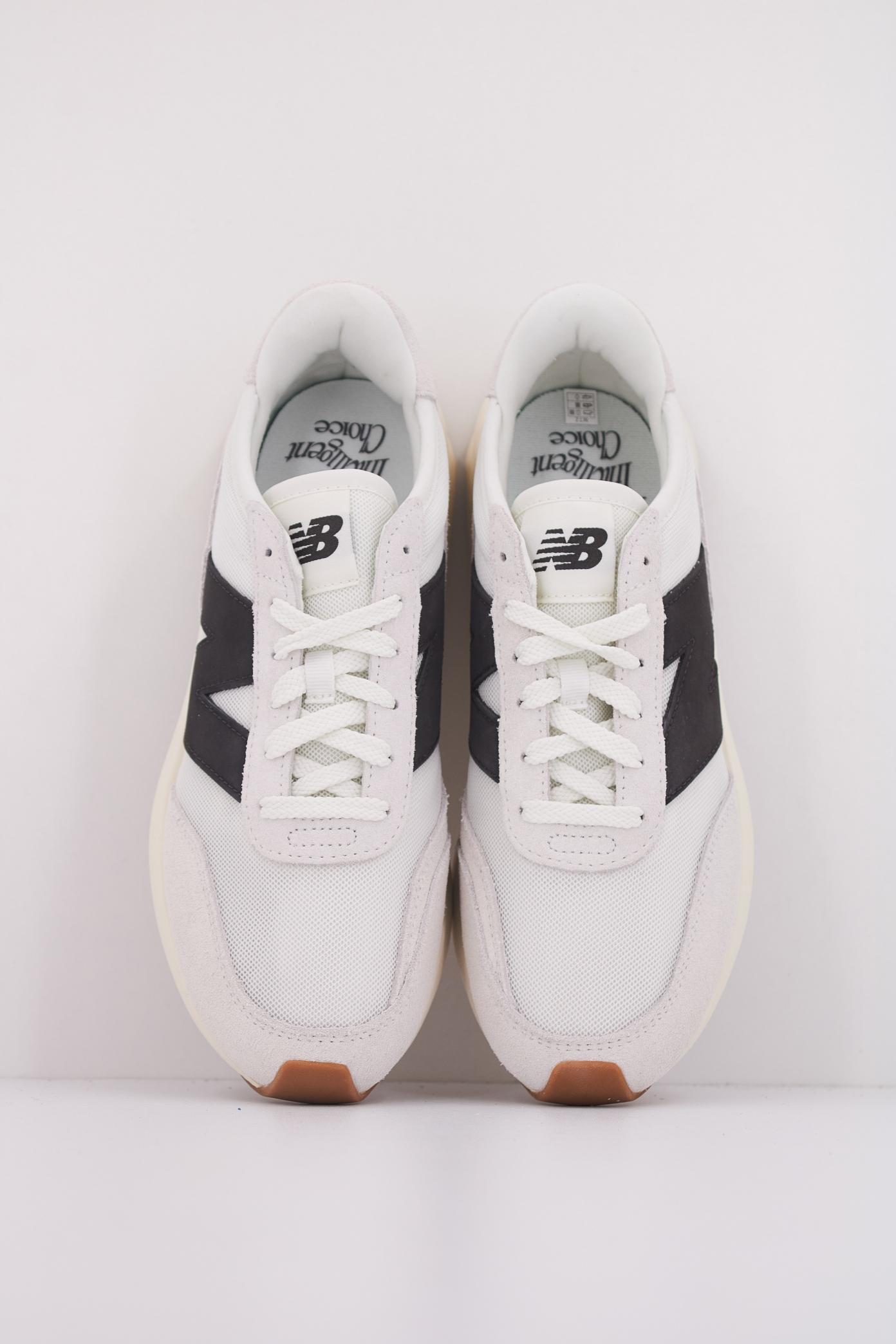 NEW BALANCE U CA en color BLANCO (3)
