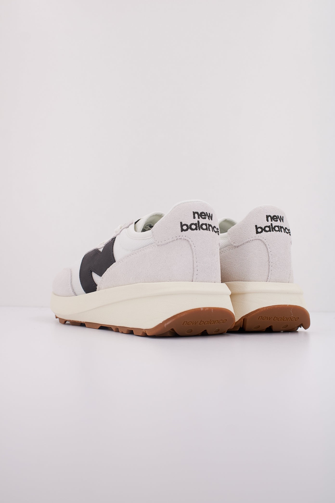 NEW BALANCE U CA en color BLANCO (4)
