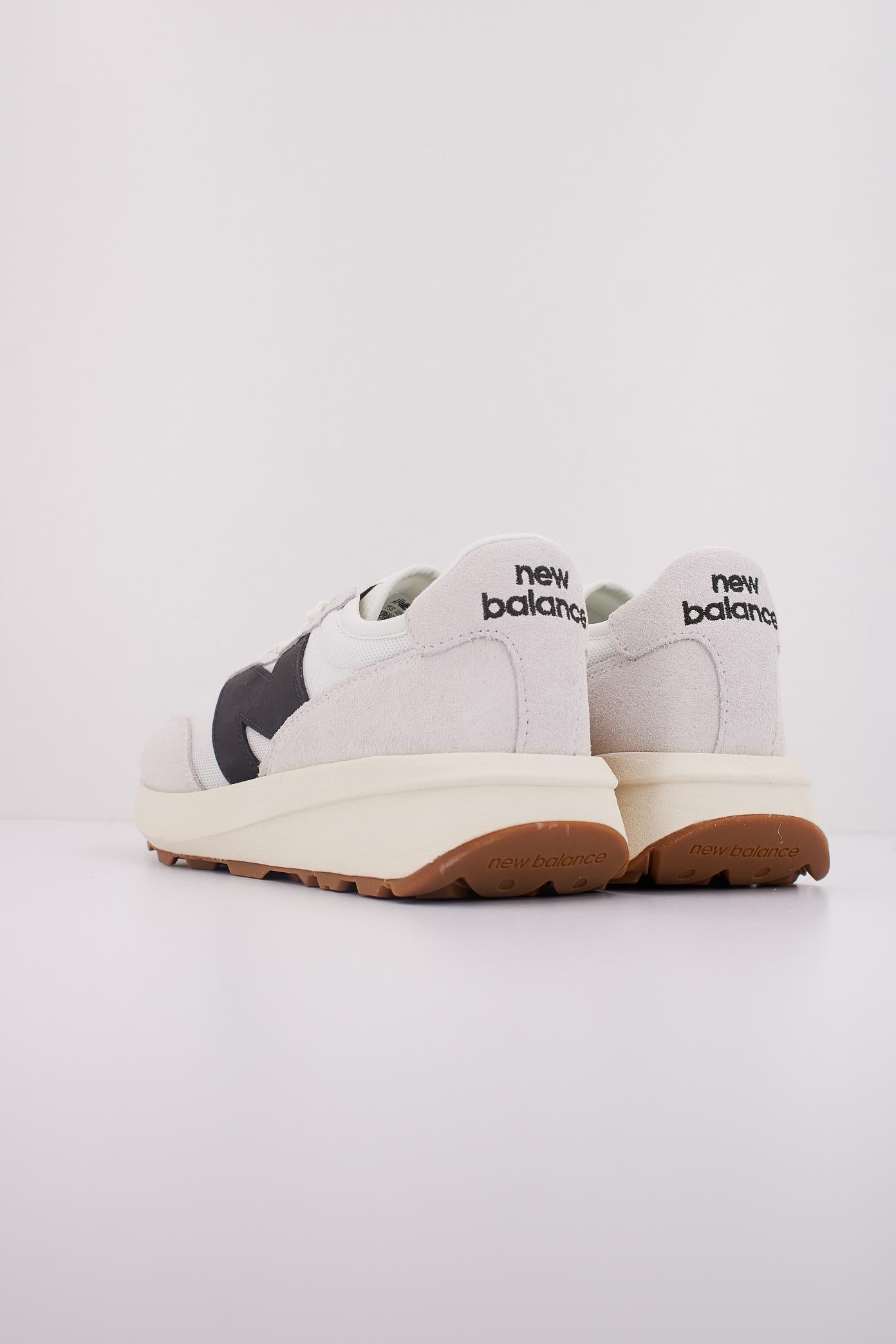 NEW BALANCE U CA en color BLANCO (4)