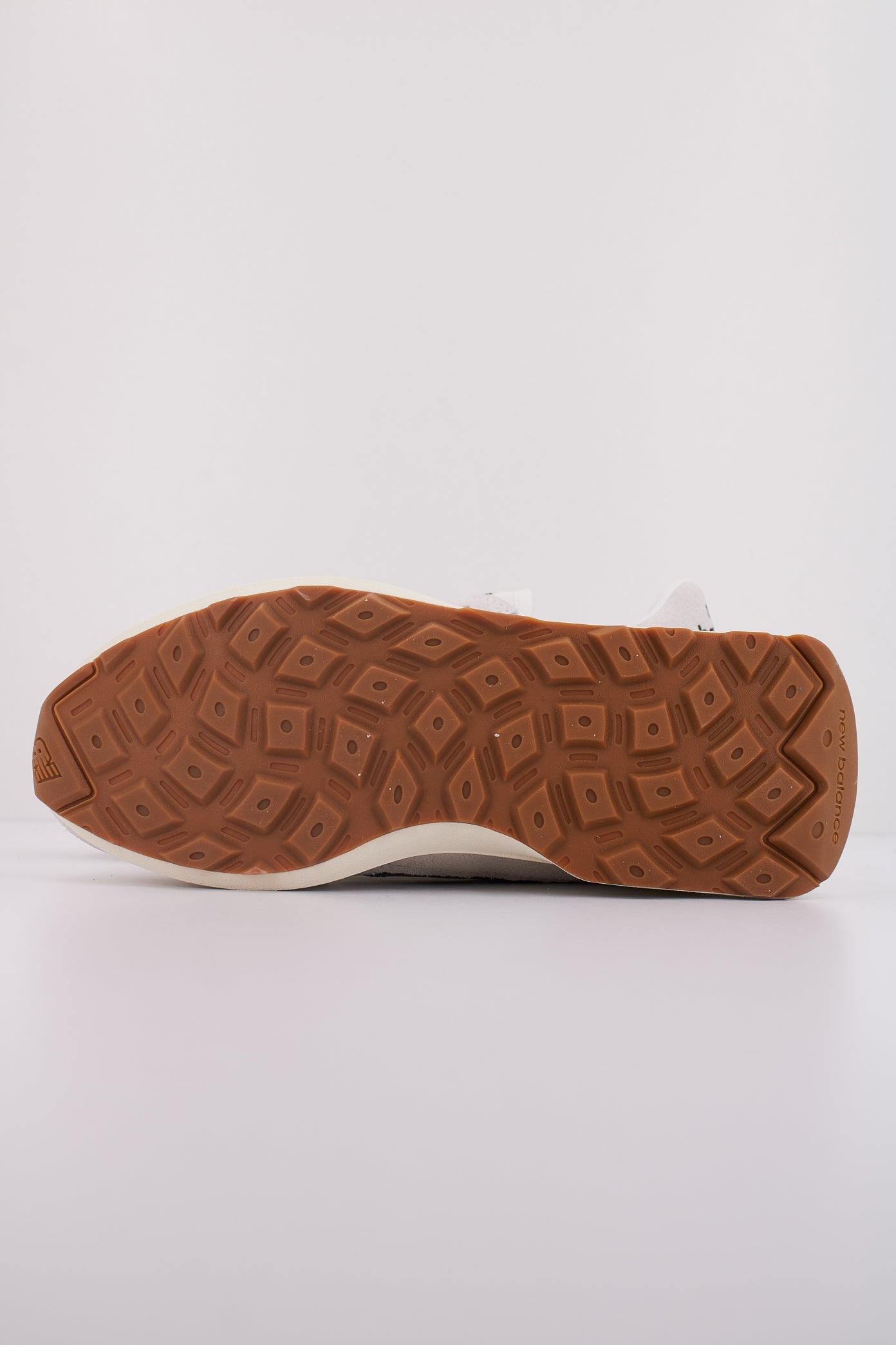 NEW BALANCE U CA en color BLANCO (5)