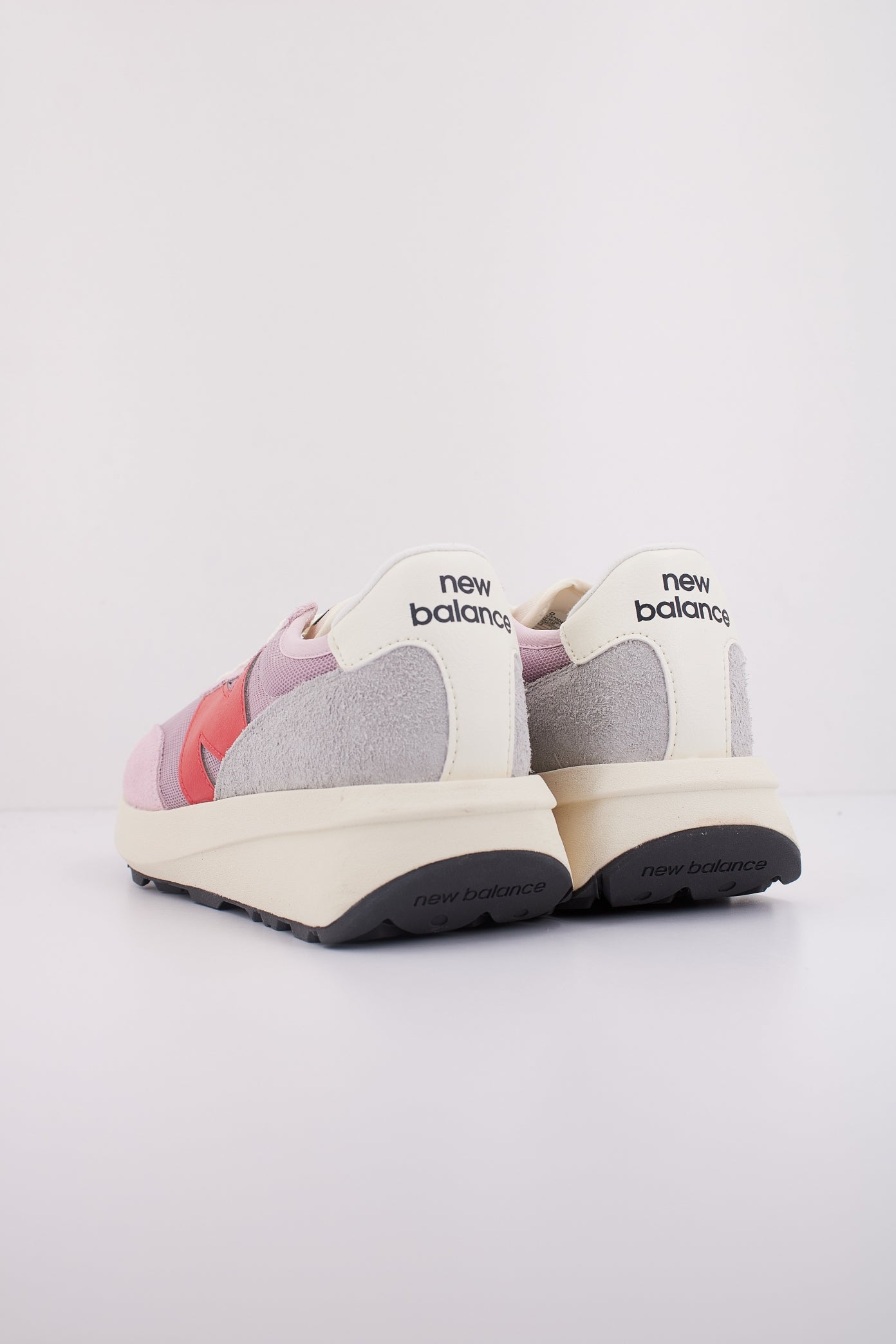 NEW BALANCE U en color ROSA (4)