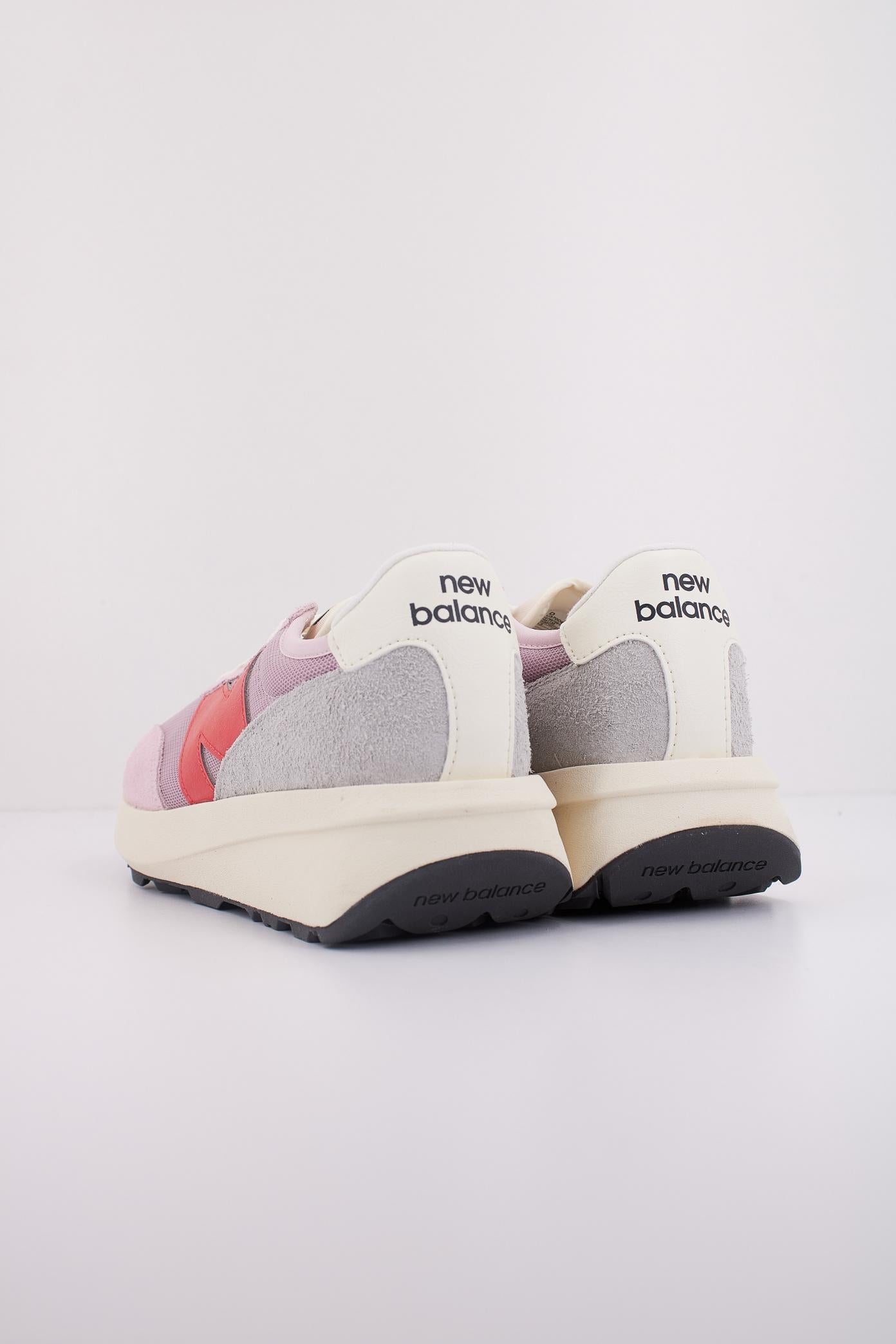 NEW BALANCE U en color ROSA (4)