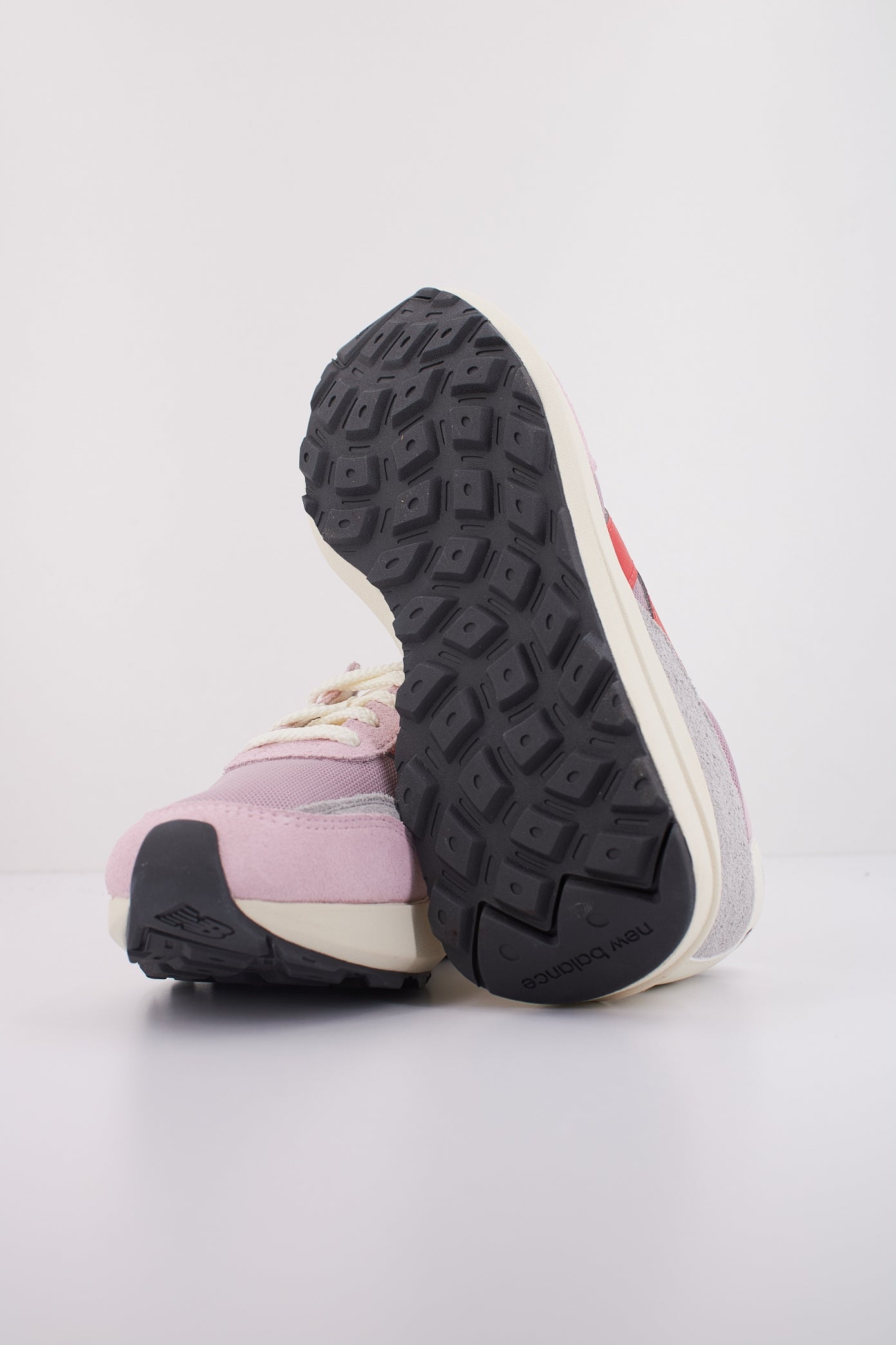 NEW BALANCE U en color ROSA (5)