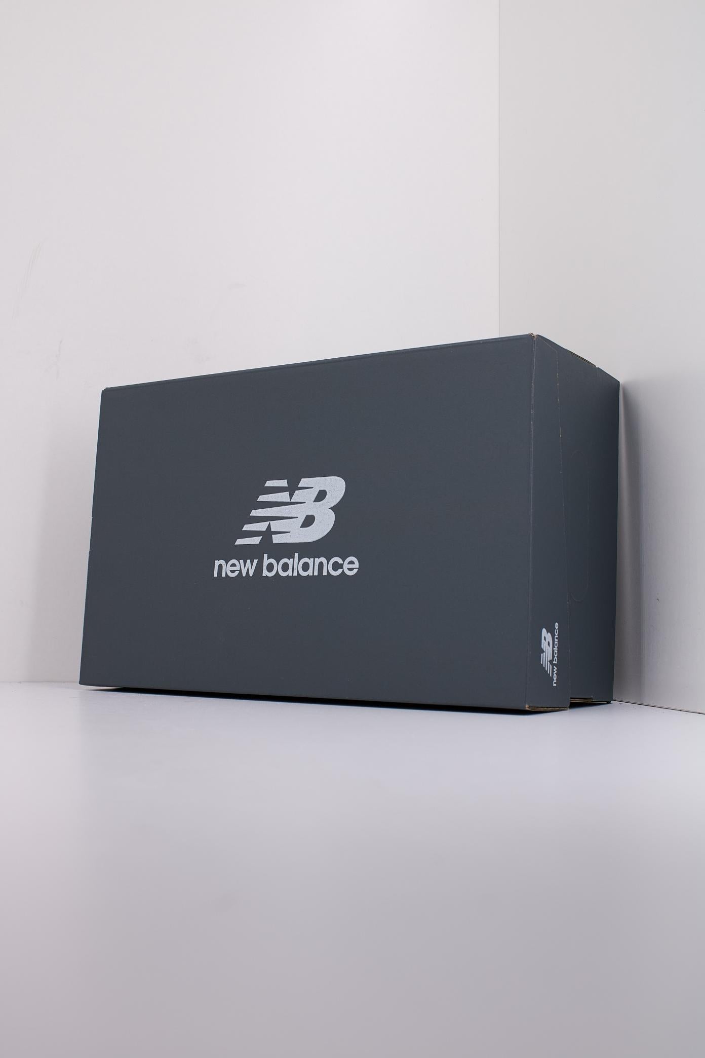 NEW BALANCE BB ESB en color BLANCO (5)