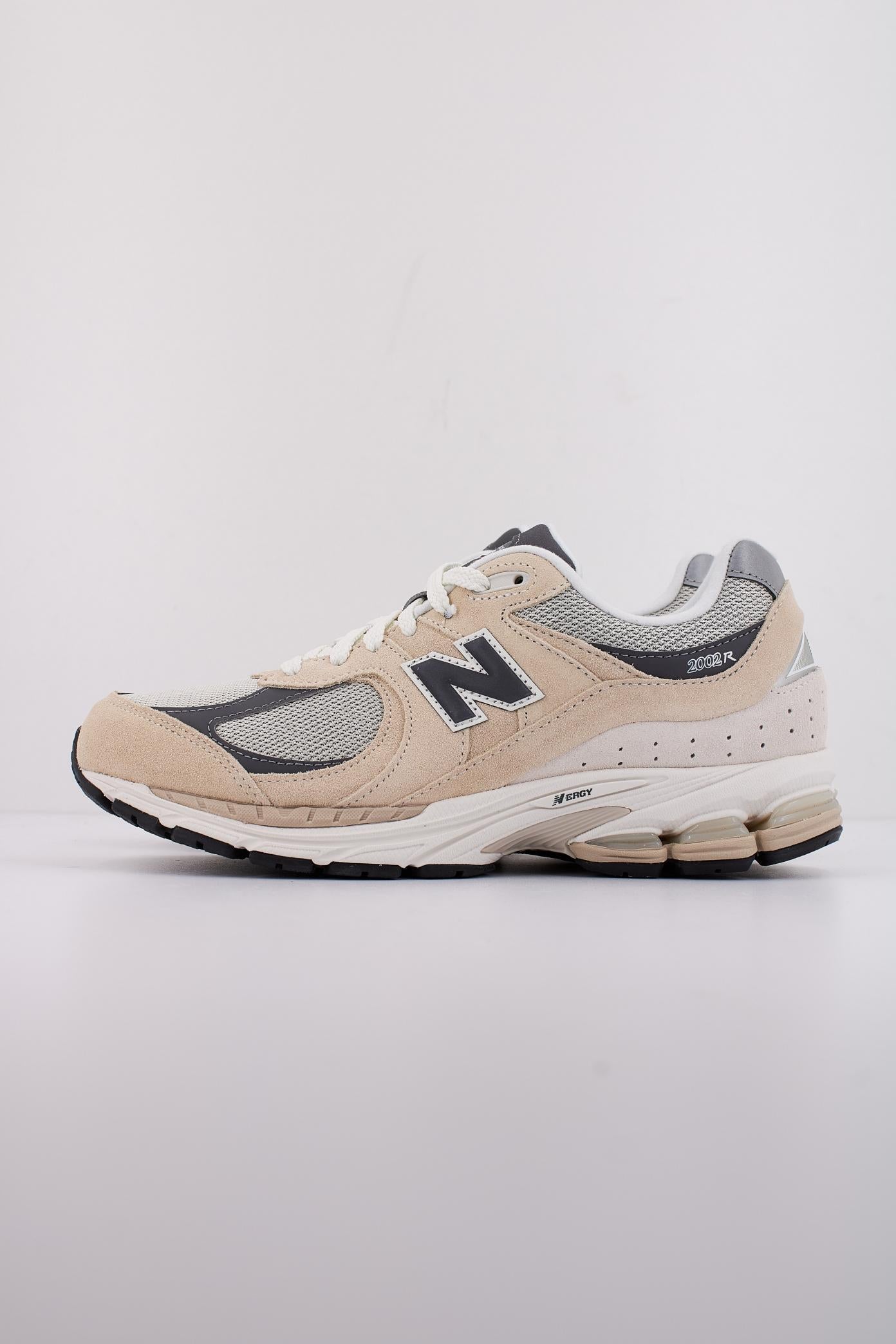 NEW BALANCE M en color BEIS (1)