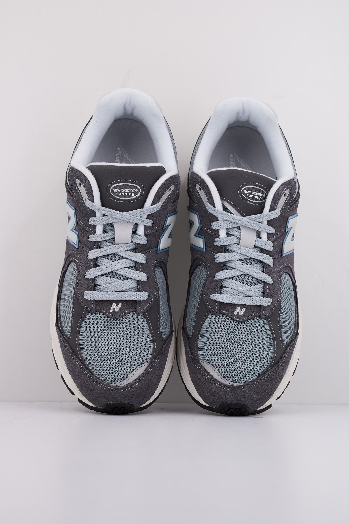 NEW BALANCE M RFB en color GRIS (3)