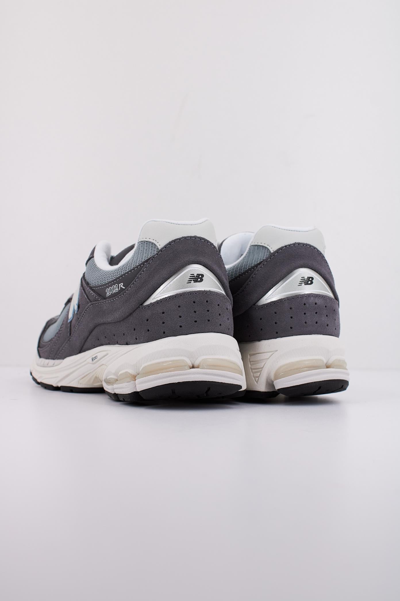 NEW BALANCE M RFB en color GRIS (4)