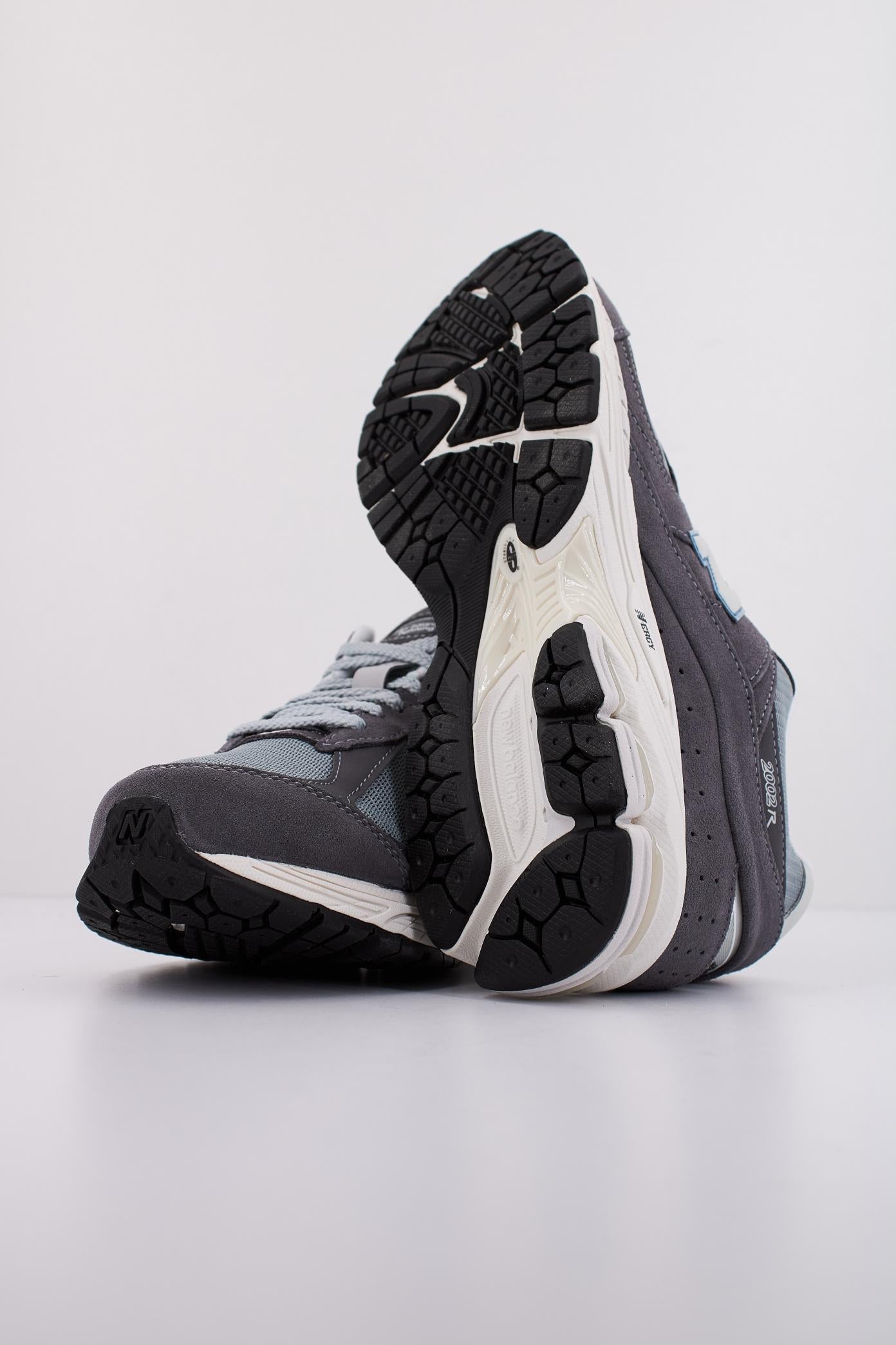 NEW BALANCE M RFB en color GRIS (5)