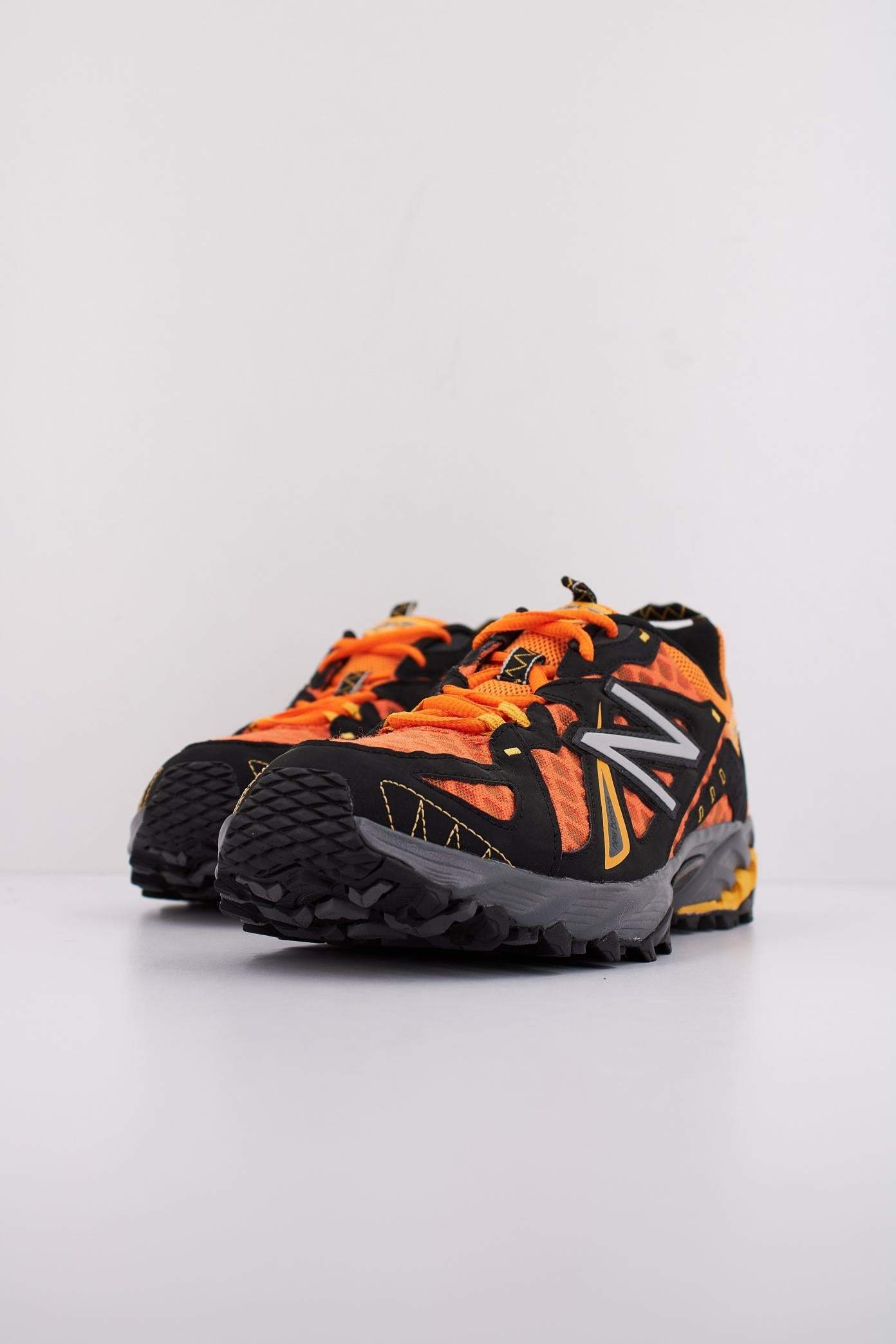 NEW BALANCE ML TAO en color NARANJA (2)