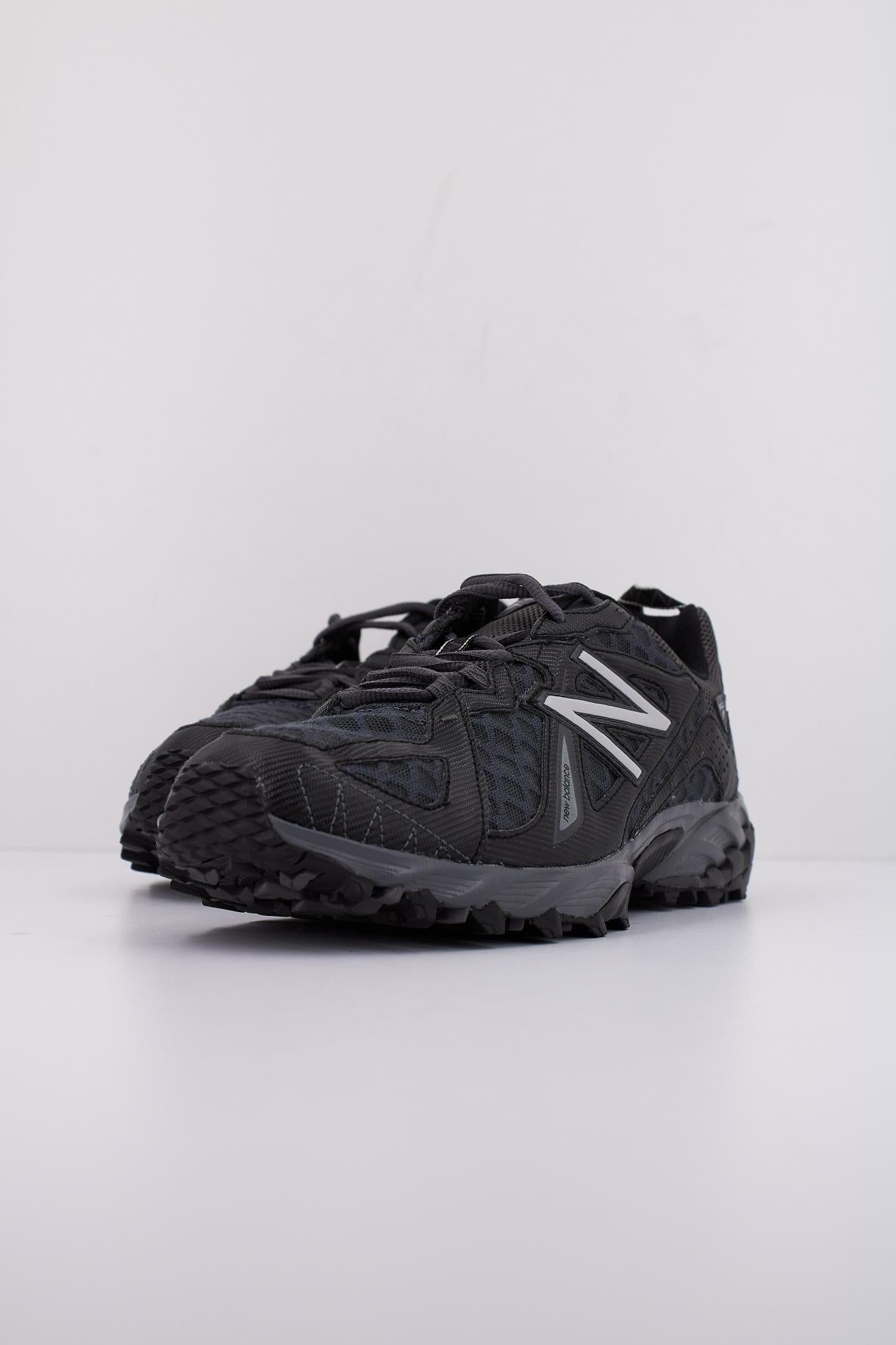 NEW BALANCE ML TAQ en color NEGRO (2)