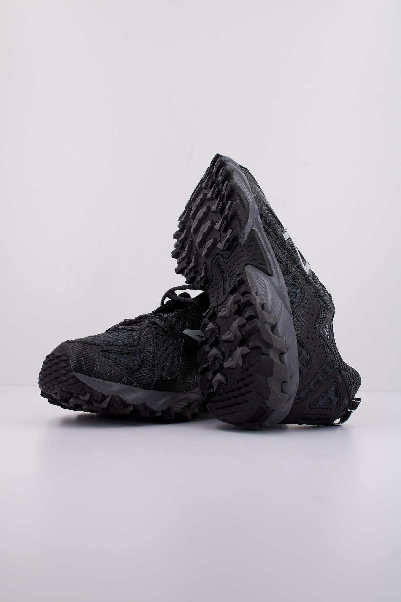 NEW BALANCE ML TAQ en color NEGRO (5)