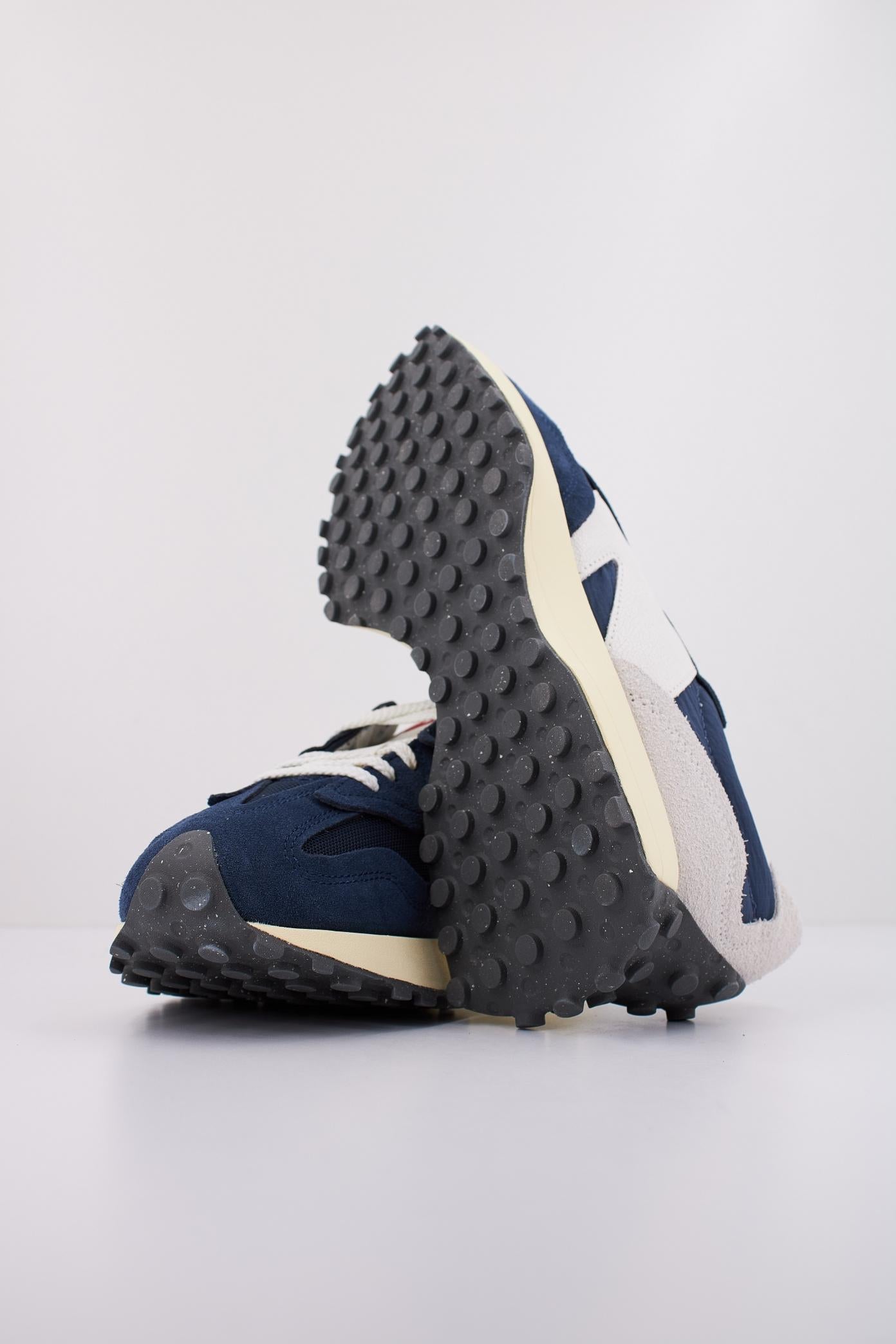 NEW BALANCE U en color AZUL (5)