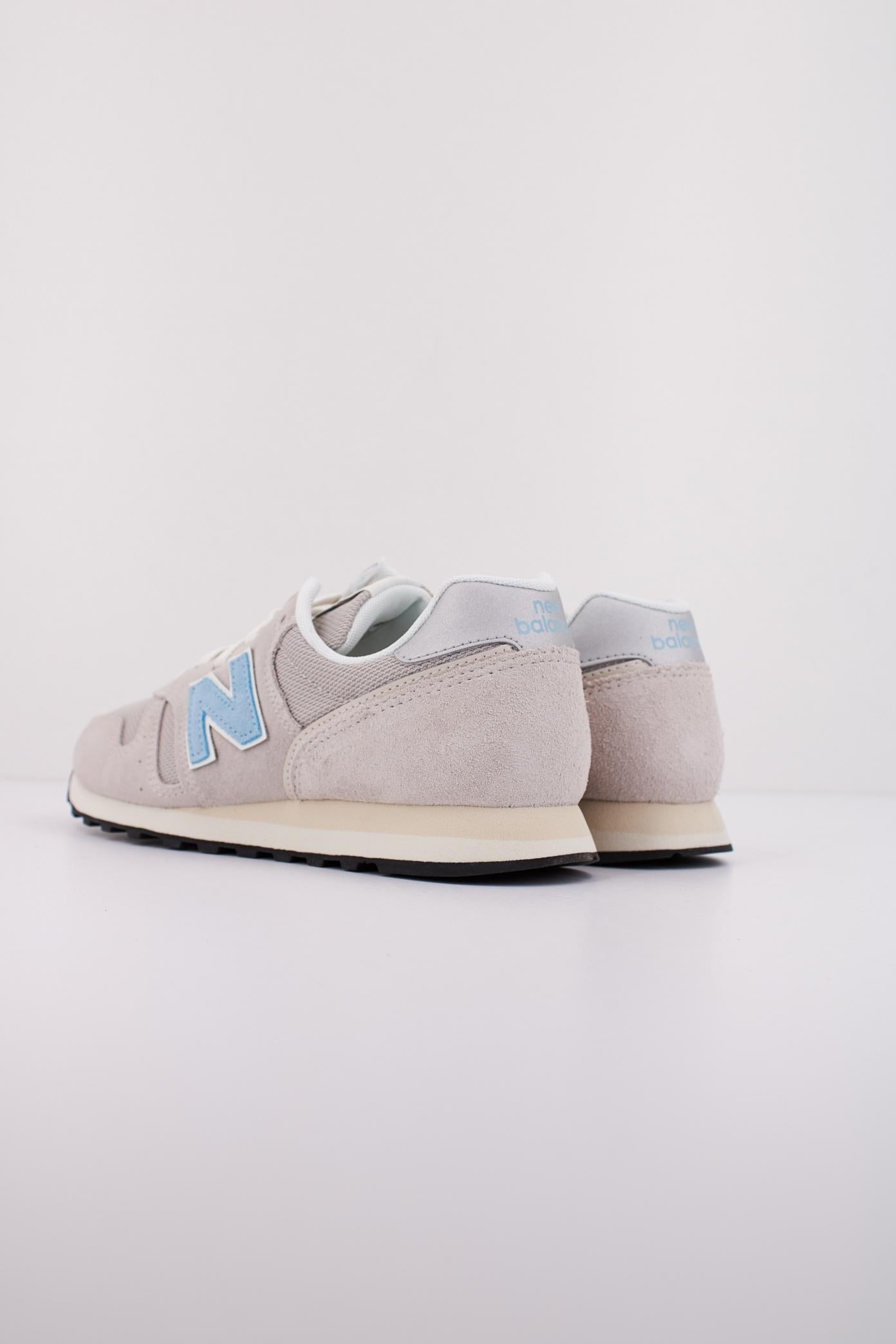 NEW BALANCE WL en color GRIS (4)