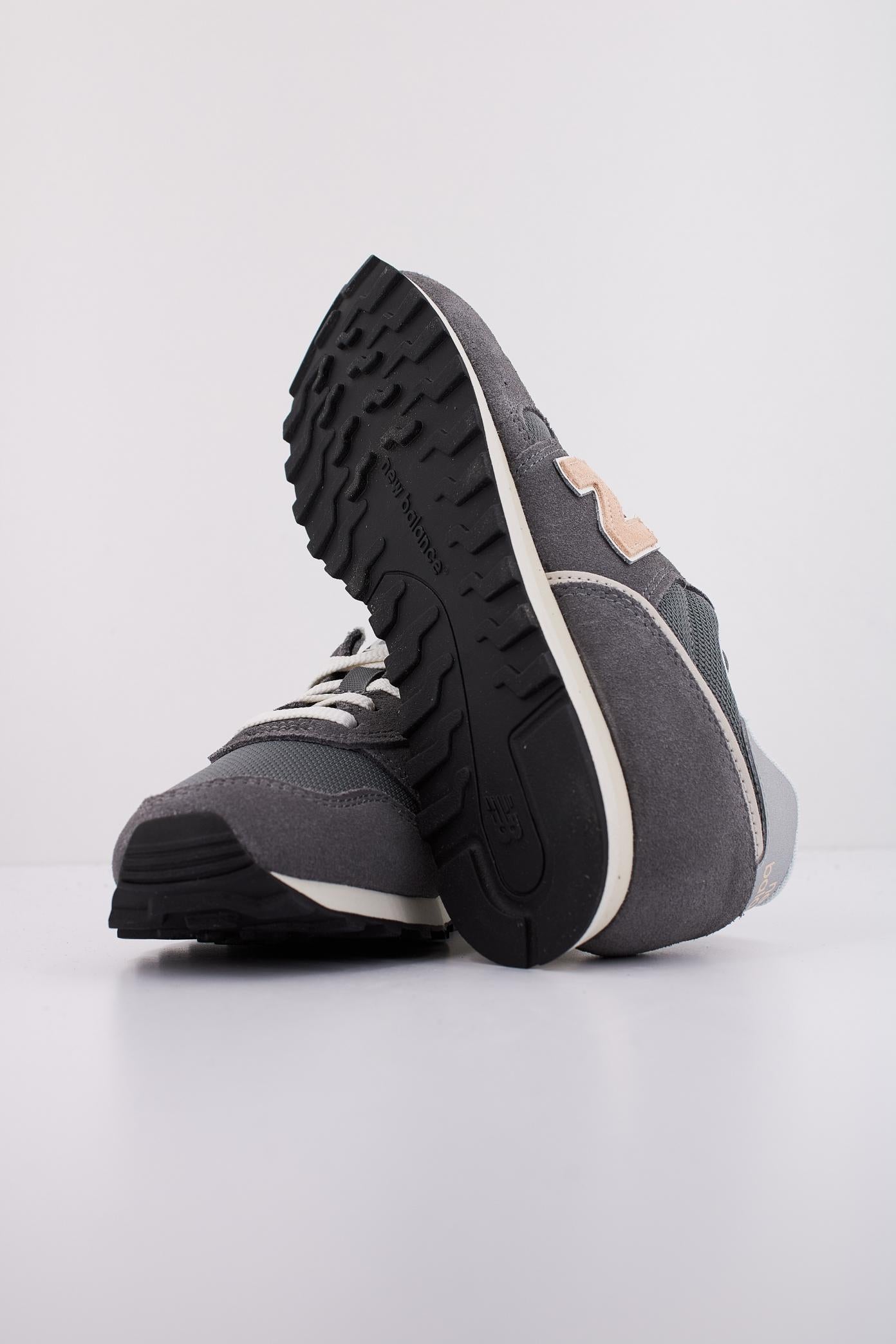 NEW BALANCE WL en color GRIS (5)