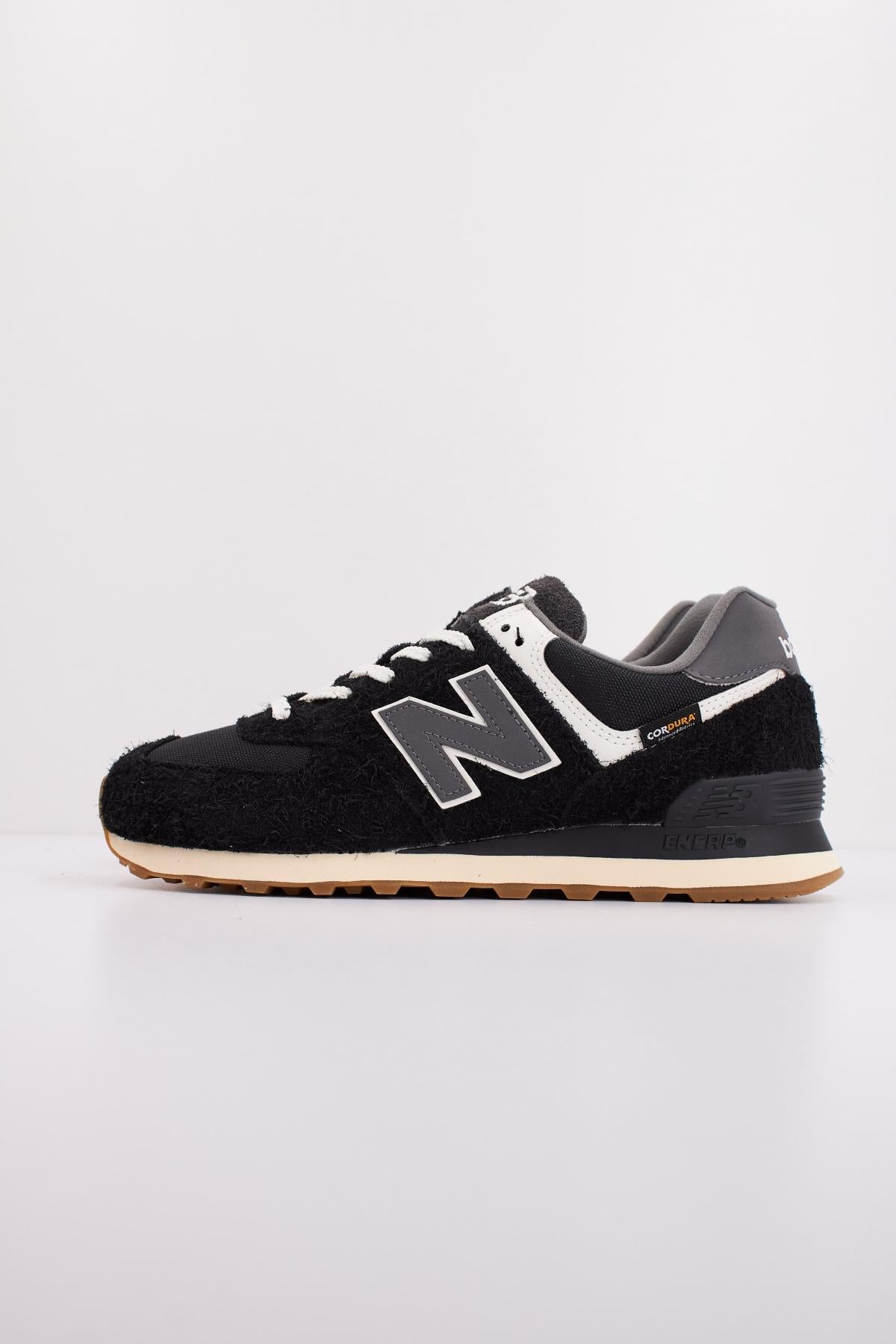 NEW BALANCE U RUS en color NEGRO (1)
