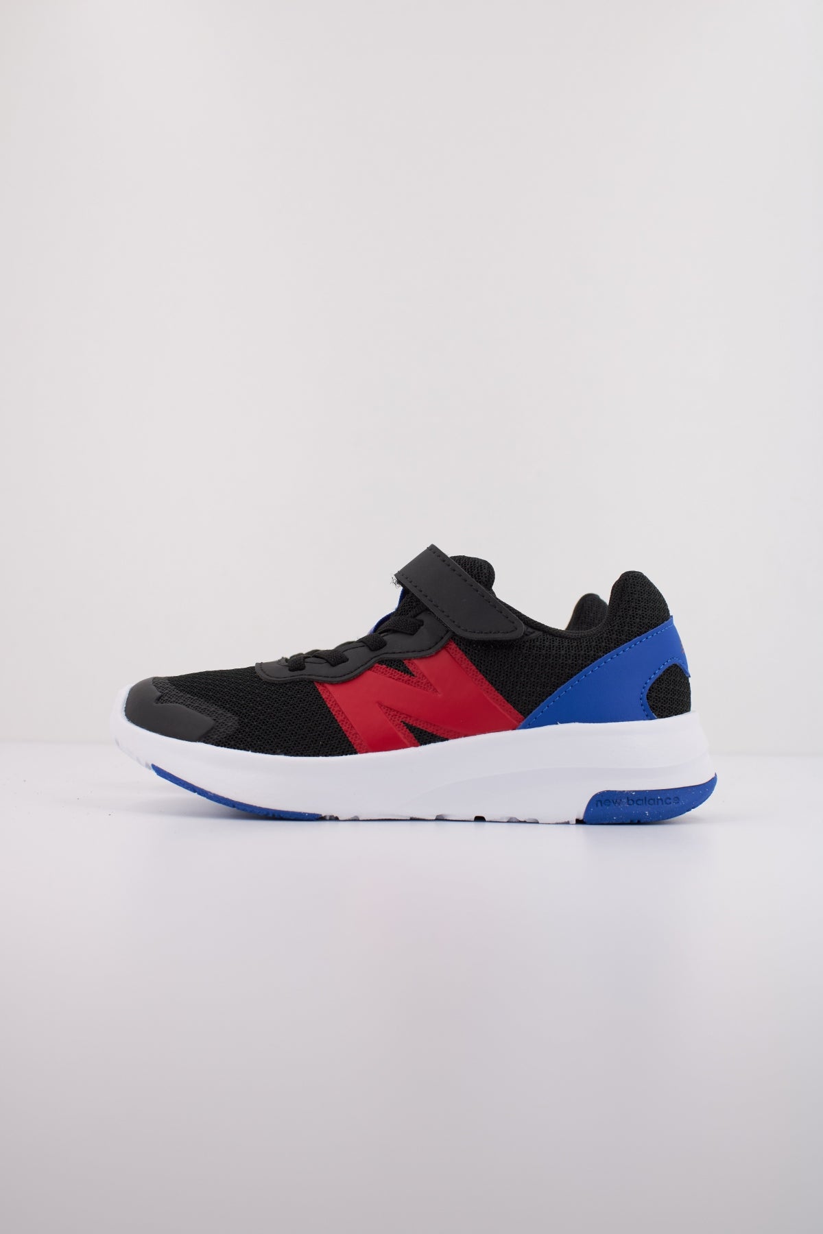 NEW BALANCE PT en color NEGRO (1)