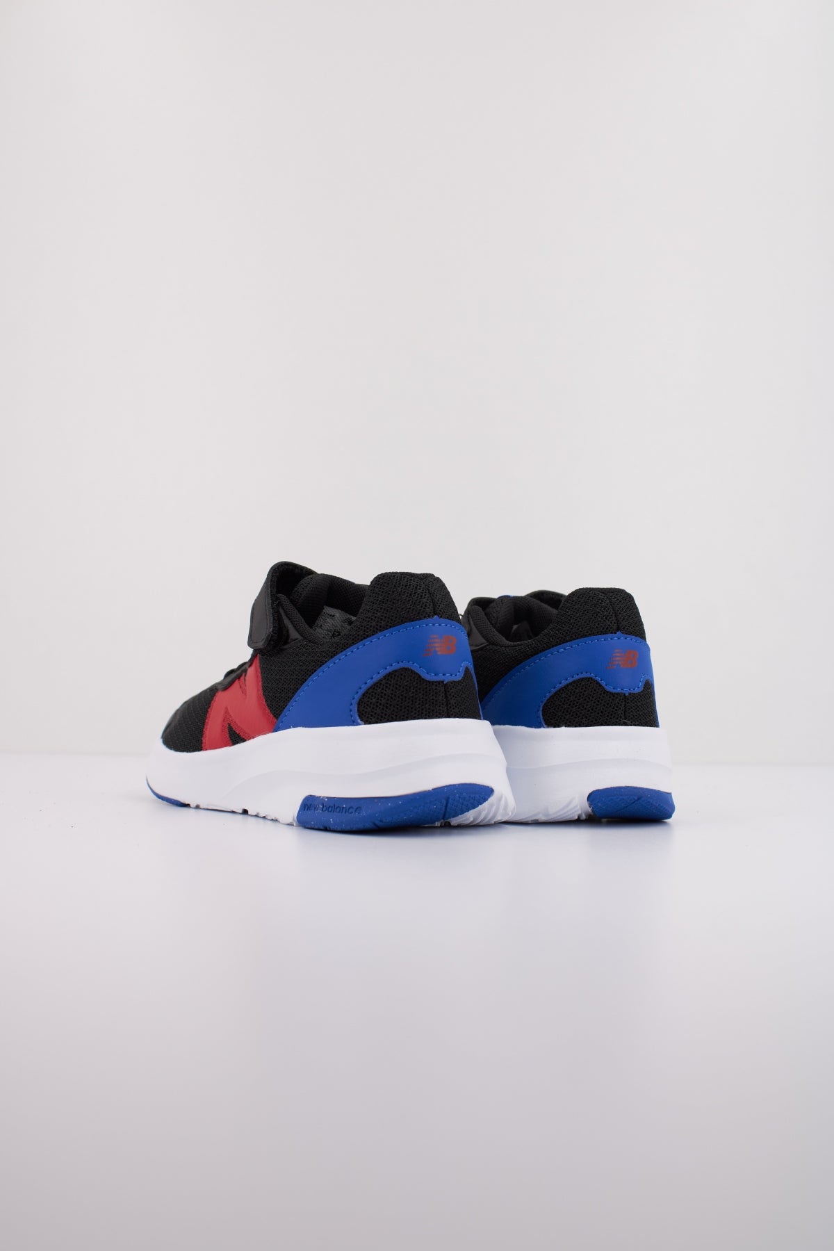 NEW BALANCE PT en color NEGRO (4)