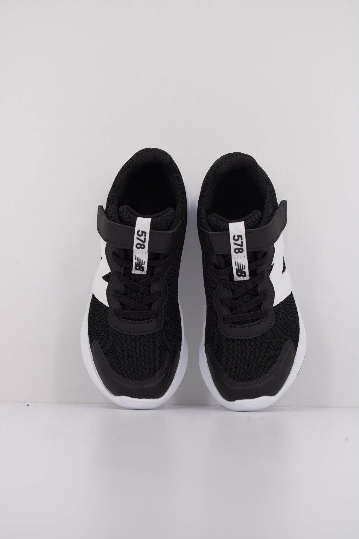 NEW BALANCE PT en color NEGRO (3)