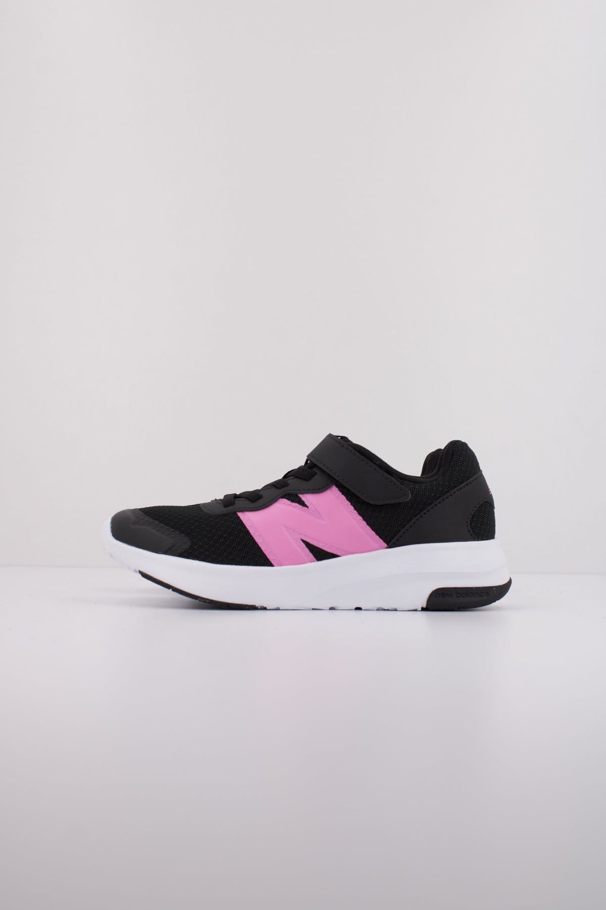 NEW BALANCE PT en color NEGRO (1)