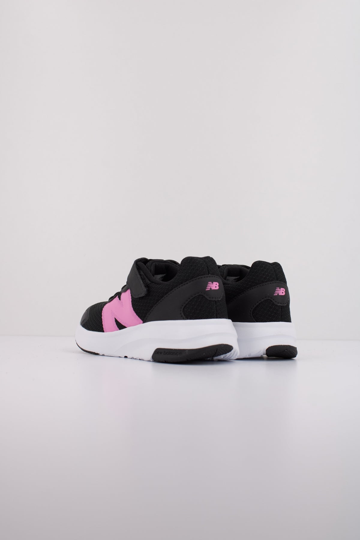 NEW BALANCE PT en color NEGRO (4)