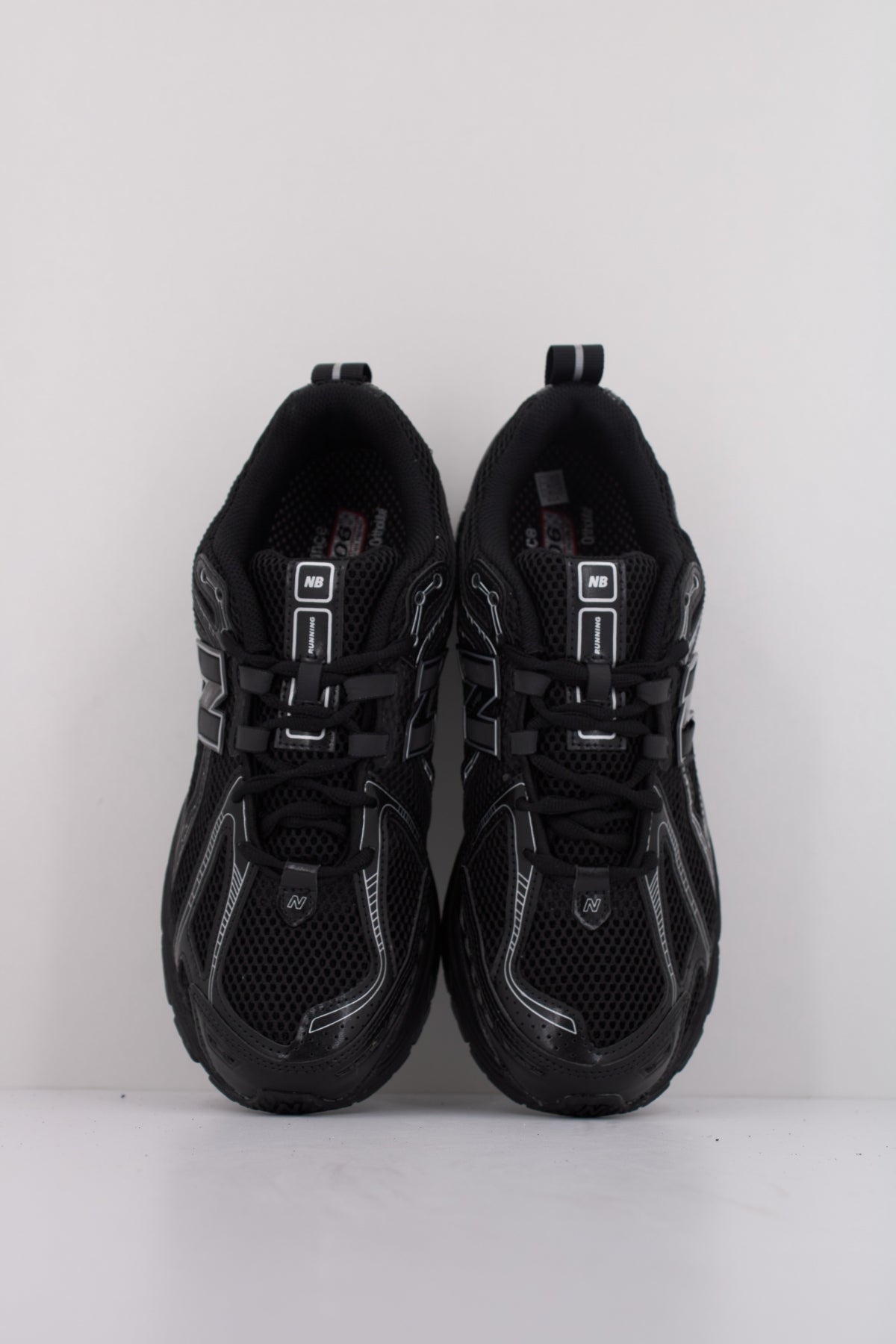 NEW BALANCE M en color NEGRO (5)