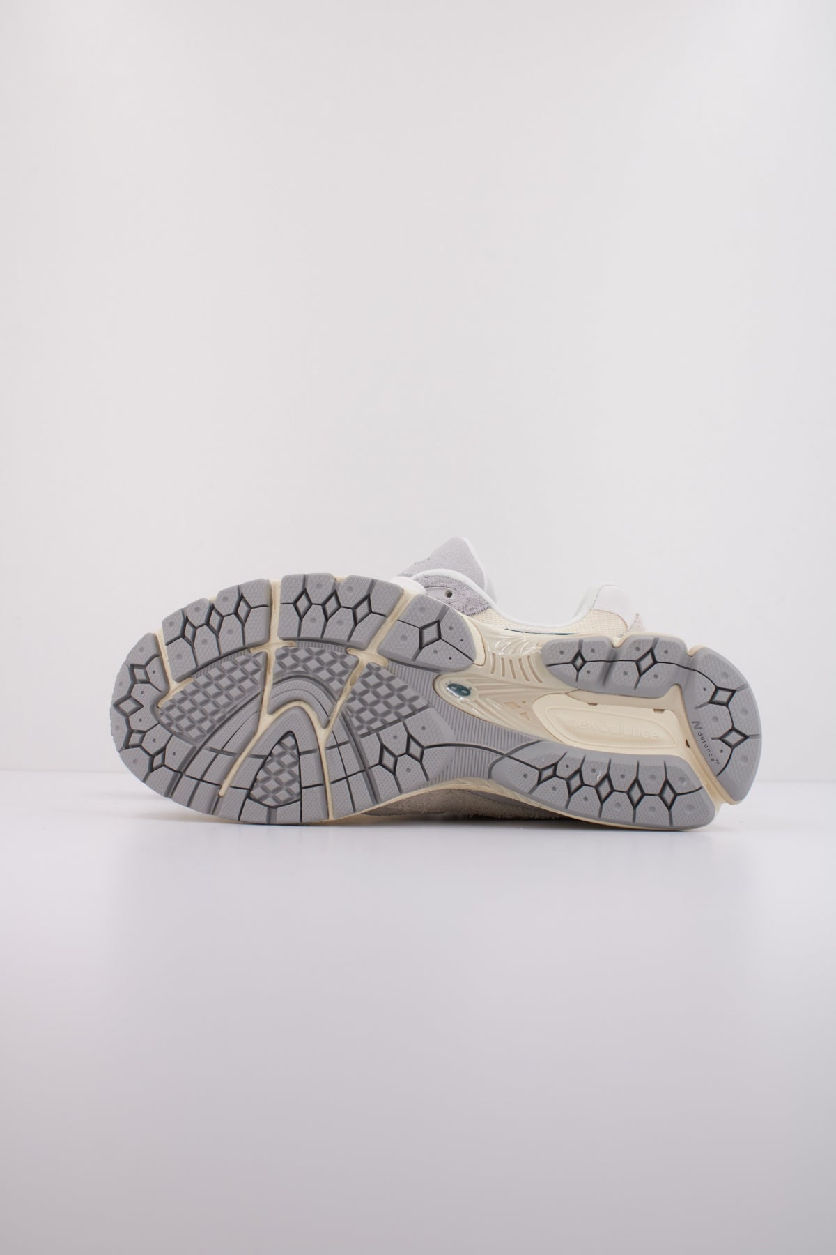 NEW BALANCE M en color GRIS (5)
