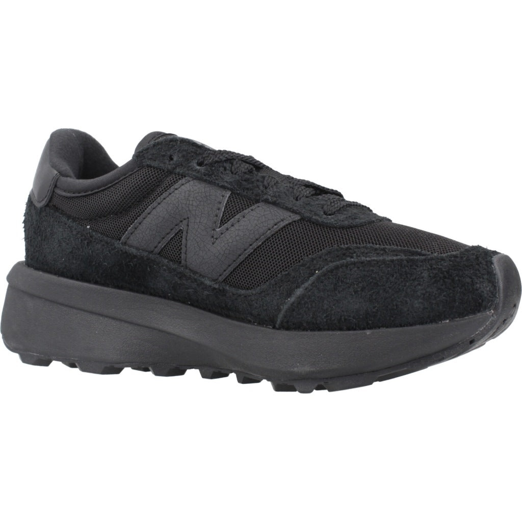NEW BALANCE U en color NEGRO (5)
