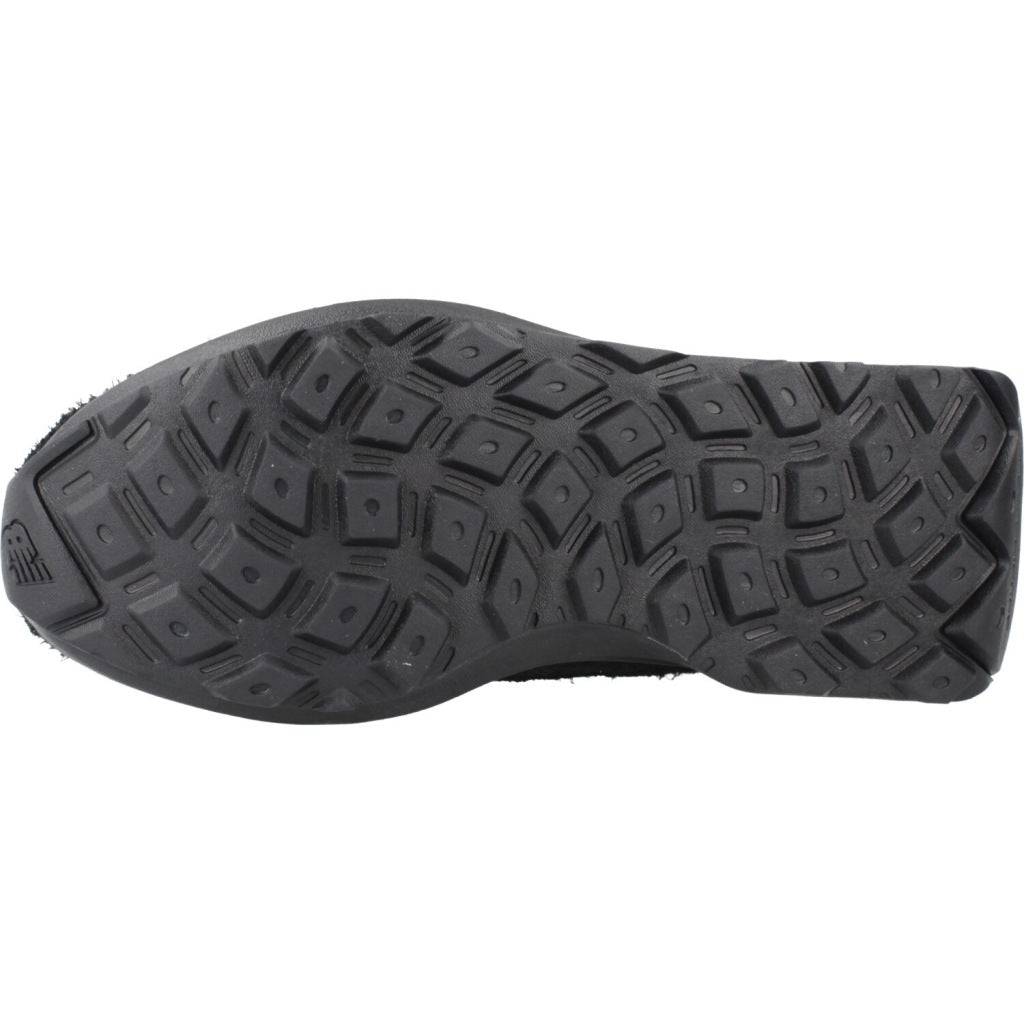 NEW BALANCE U en color NEGRO (6)