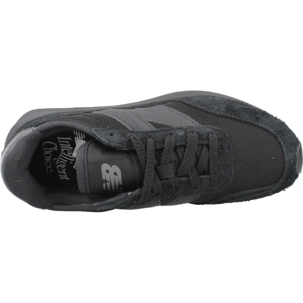 NEW BALANCE U en color NEGRO (7)