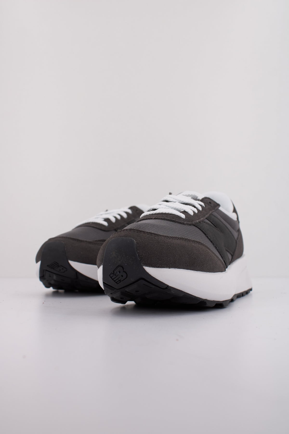 NEW BALANCE U HD en color GRIS (2)