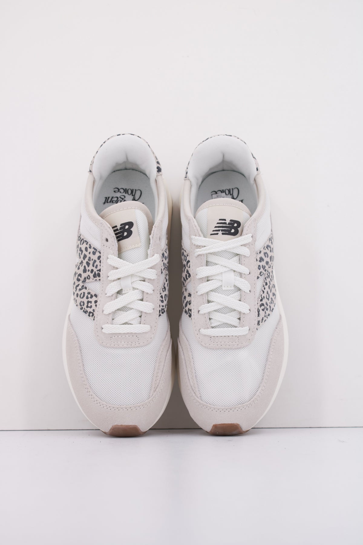 NEW BALANCE U en color BEIS  (3)