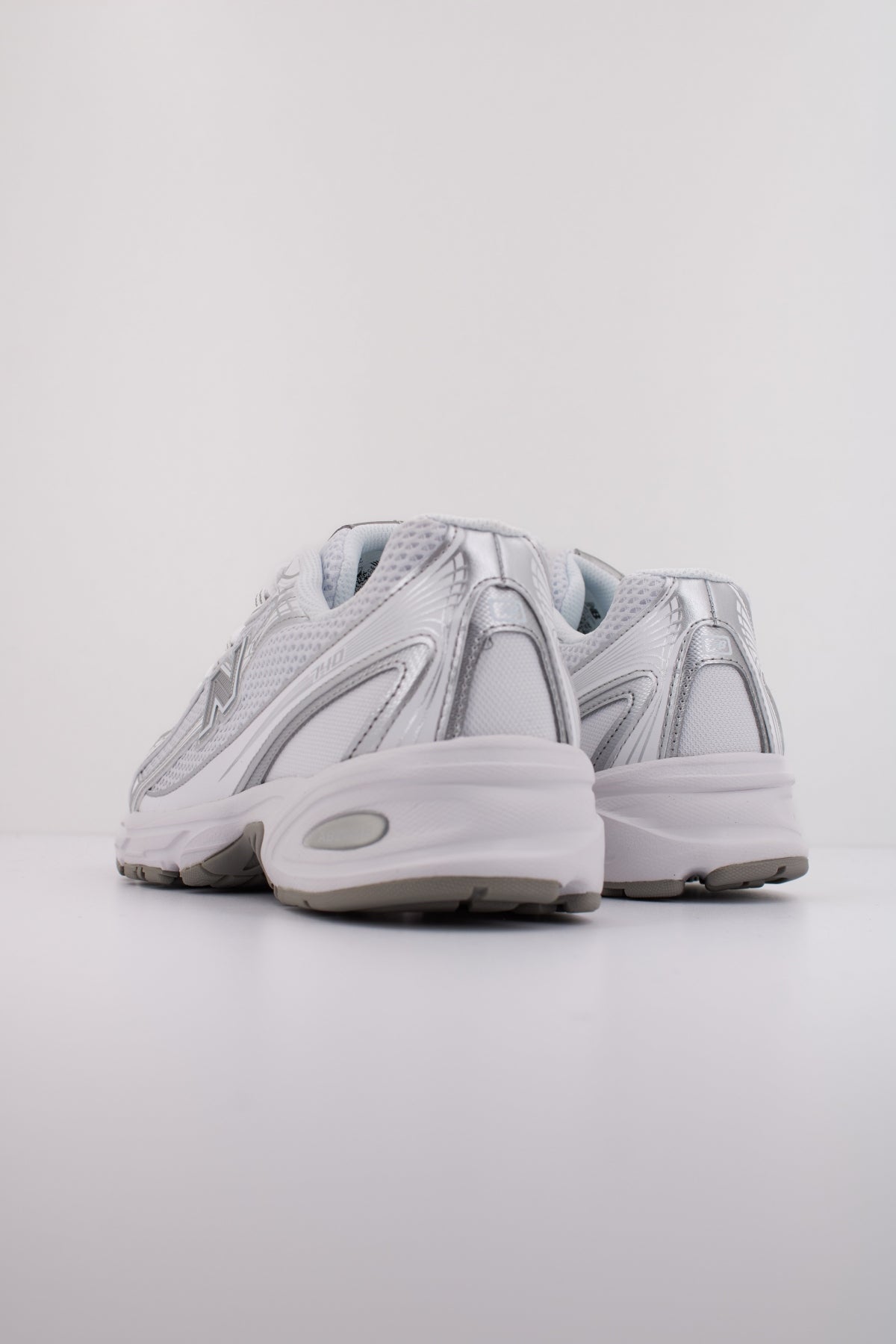 NEW BALANCE U en color BLANCO (4)