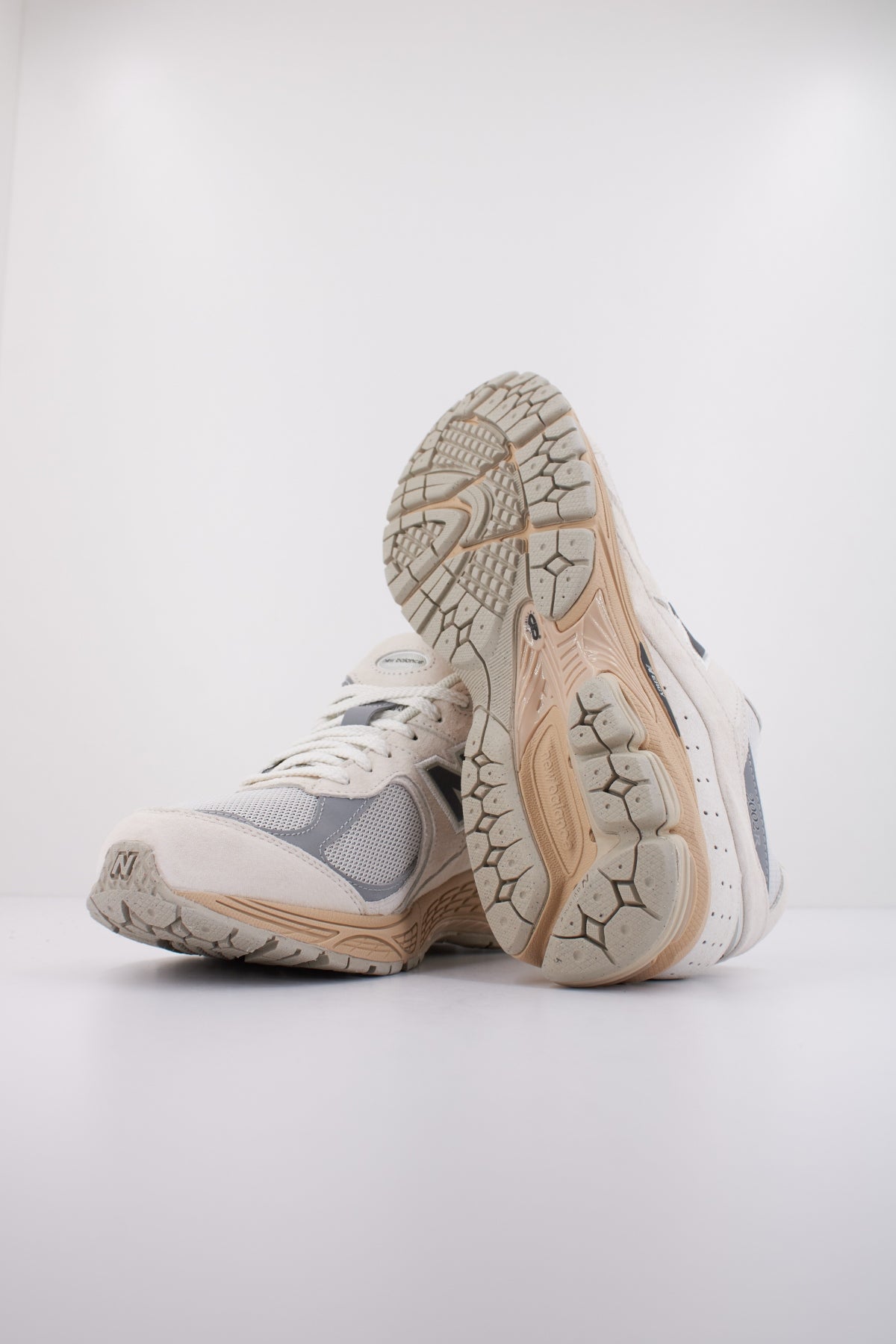 NEW BALANCE U en color BLANCO (5)
