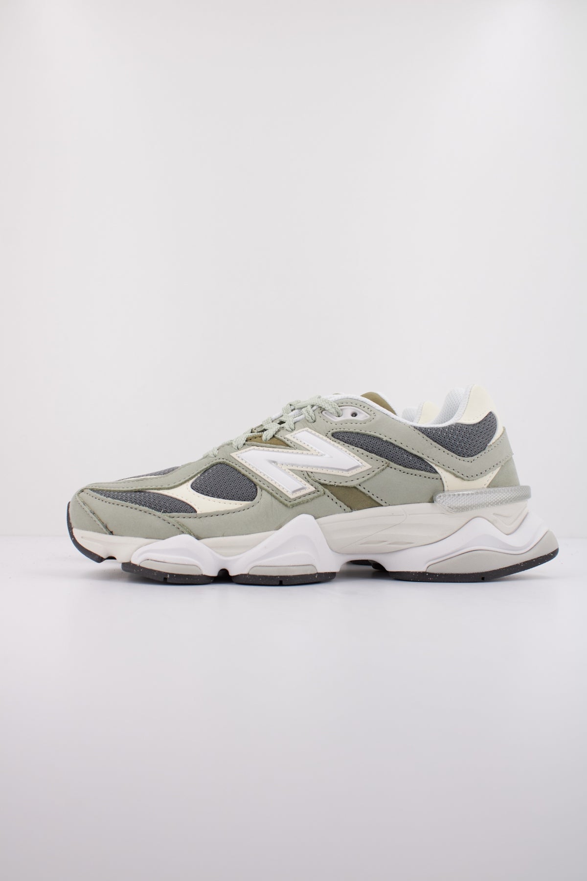 NEW BALANCE U en color VERDE (1)