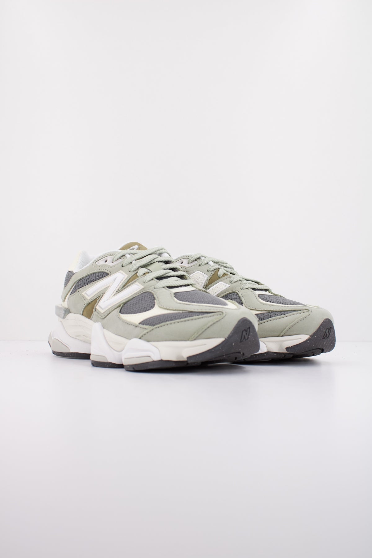 NEW BALANCE U en color VERDE (2)