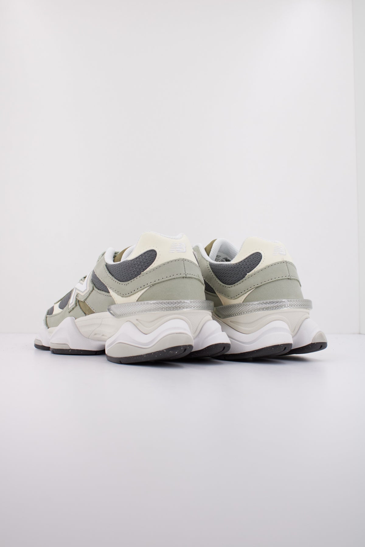 NEW BALANCE U en color VERDE (4)