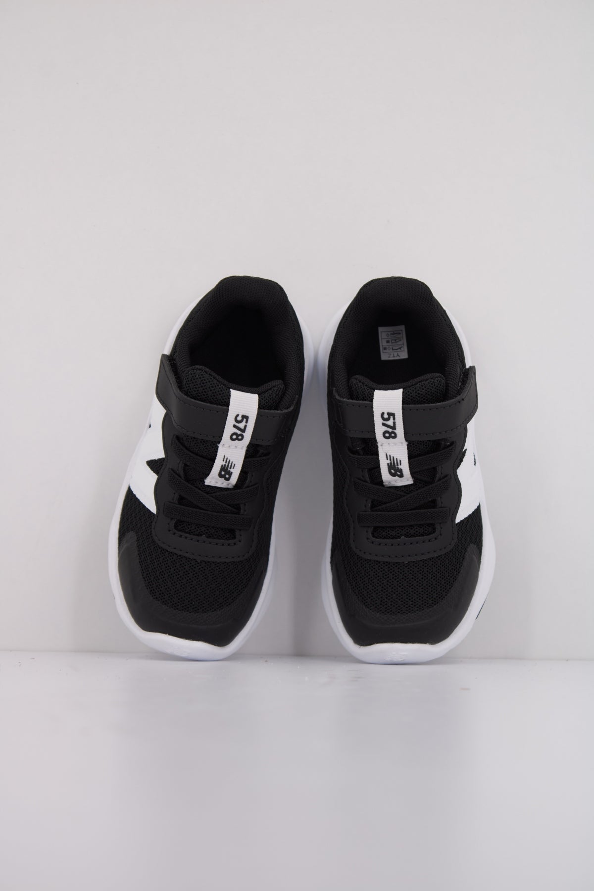 NEW BALANCE IT en color NEGRO (3)