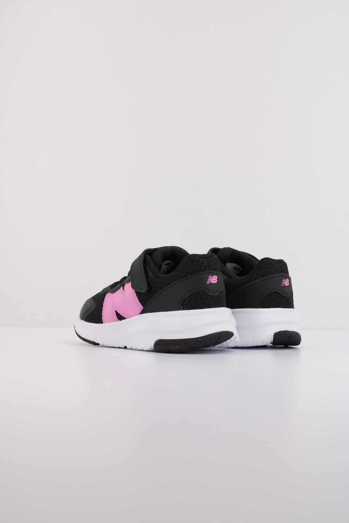 NEW BALANCE IT en color NEGRO (4)