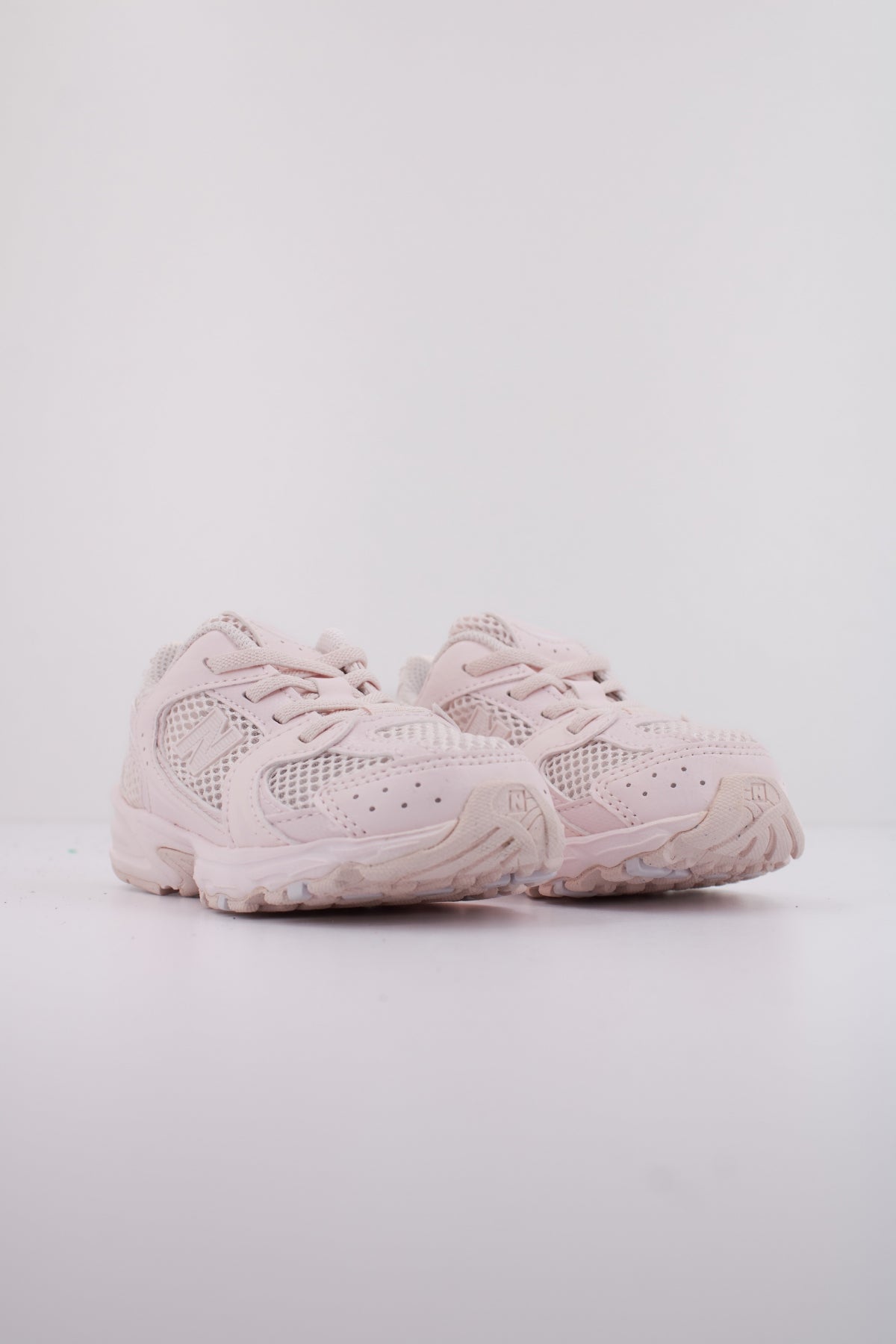 NEW BALANCE IZ en color ROSA (2)