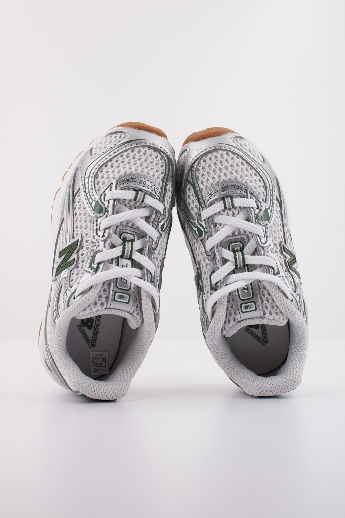 NEW BALANCE IZ GS en color GRIS (3)